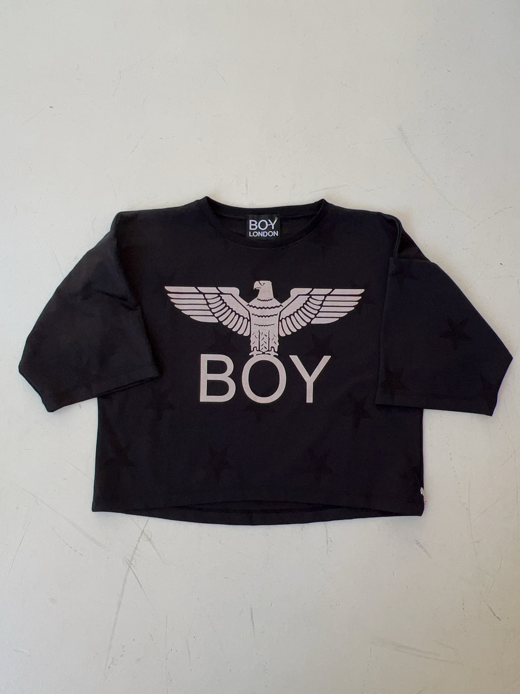 Vintage Boy London Cropped T-Shirt für Damen. Y2k Second Hand 2000s Fashion.