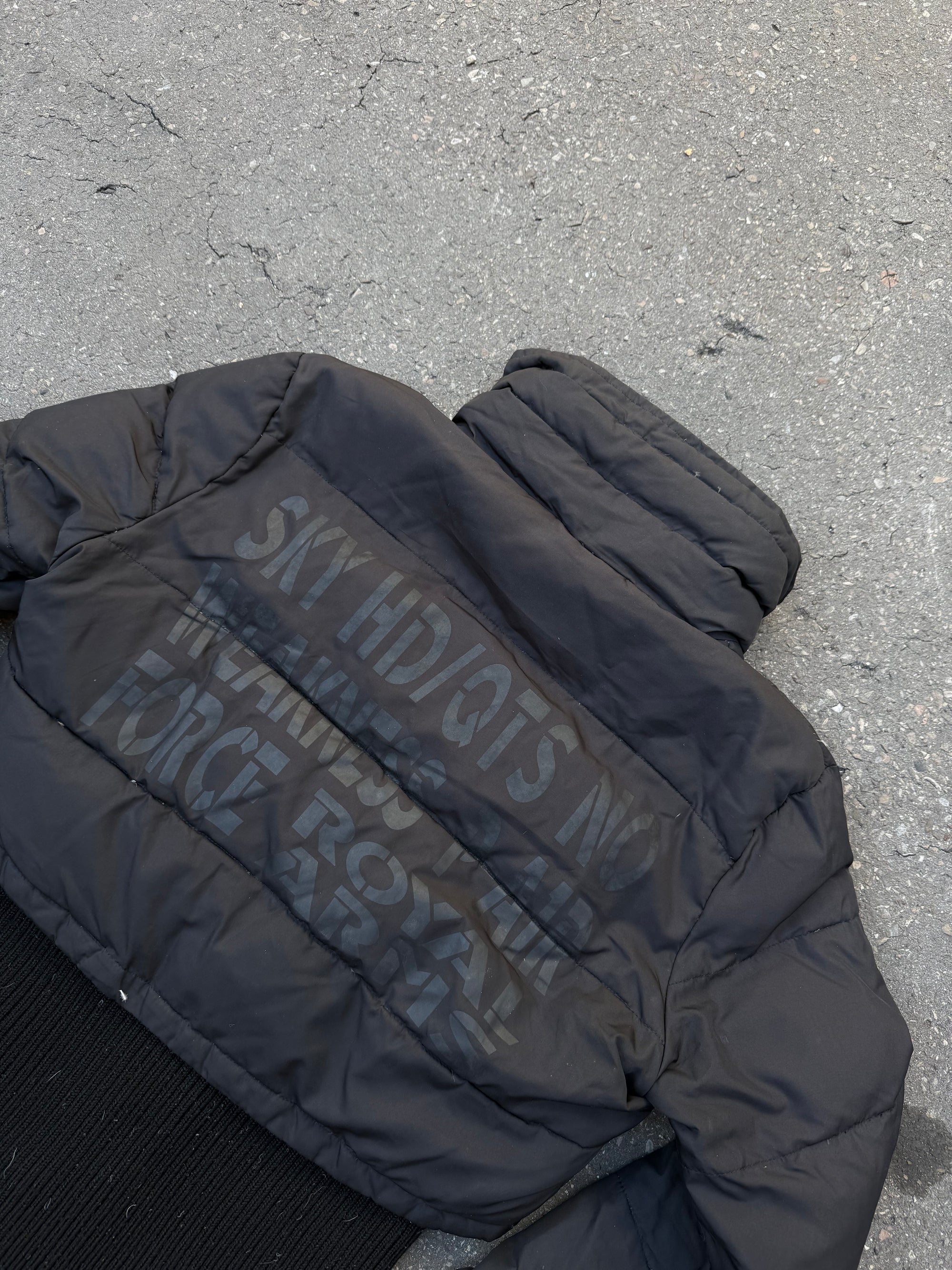 Eine schwarze Double Zip cropped Pufferjacke von Phard in S/M