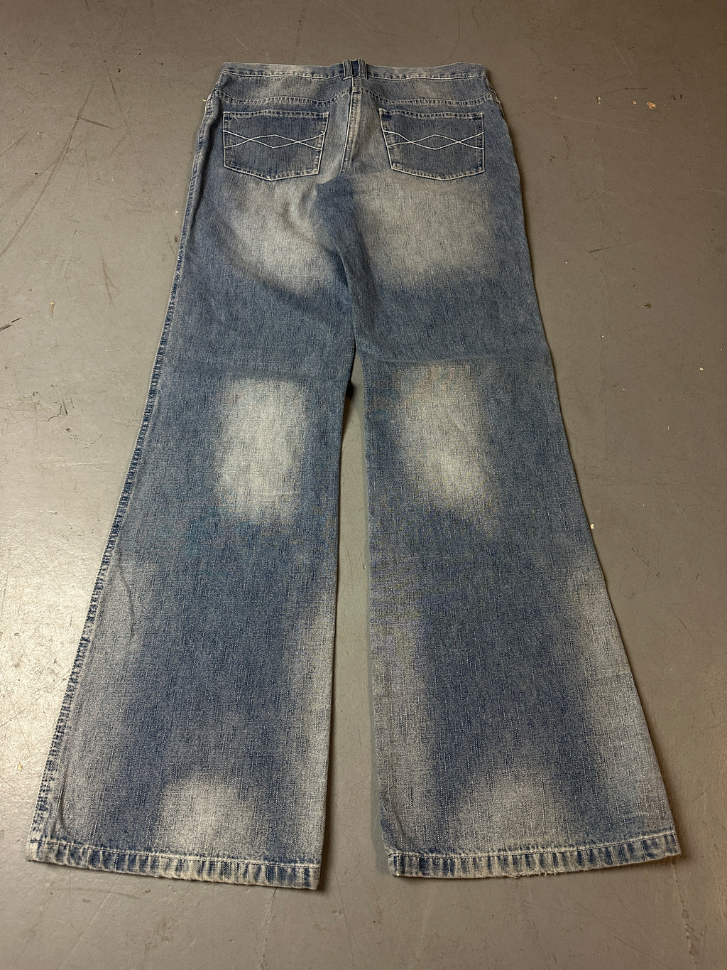 Produktbild von Vintage Bright Washed Flared Denim von hinten