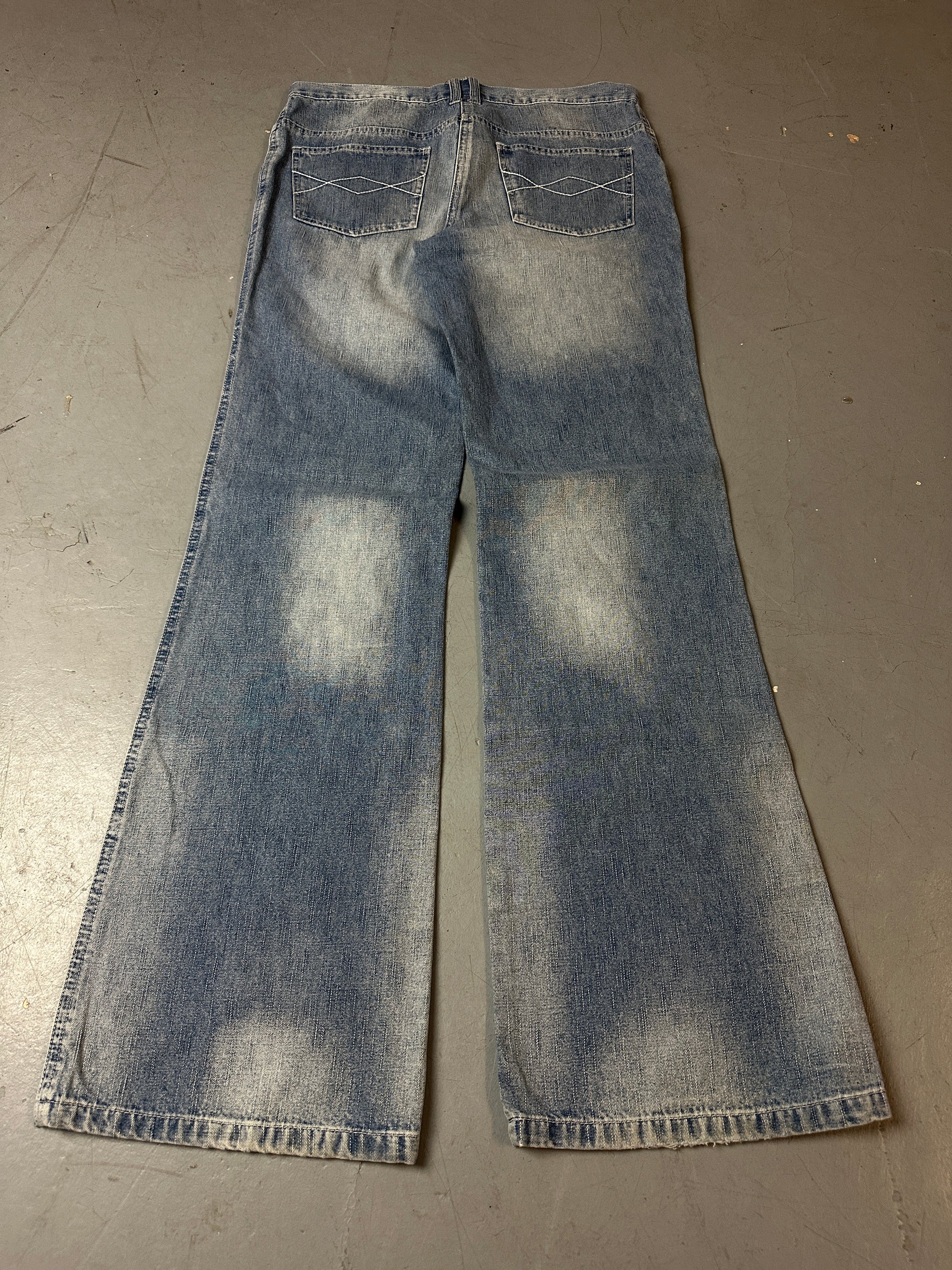 Produktbild von Vintage Bright Washed Flared Denim von hinten