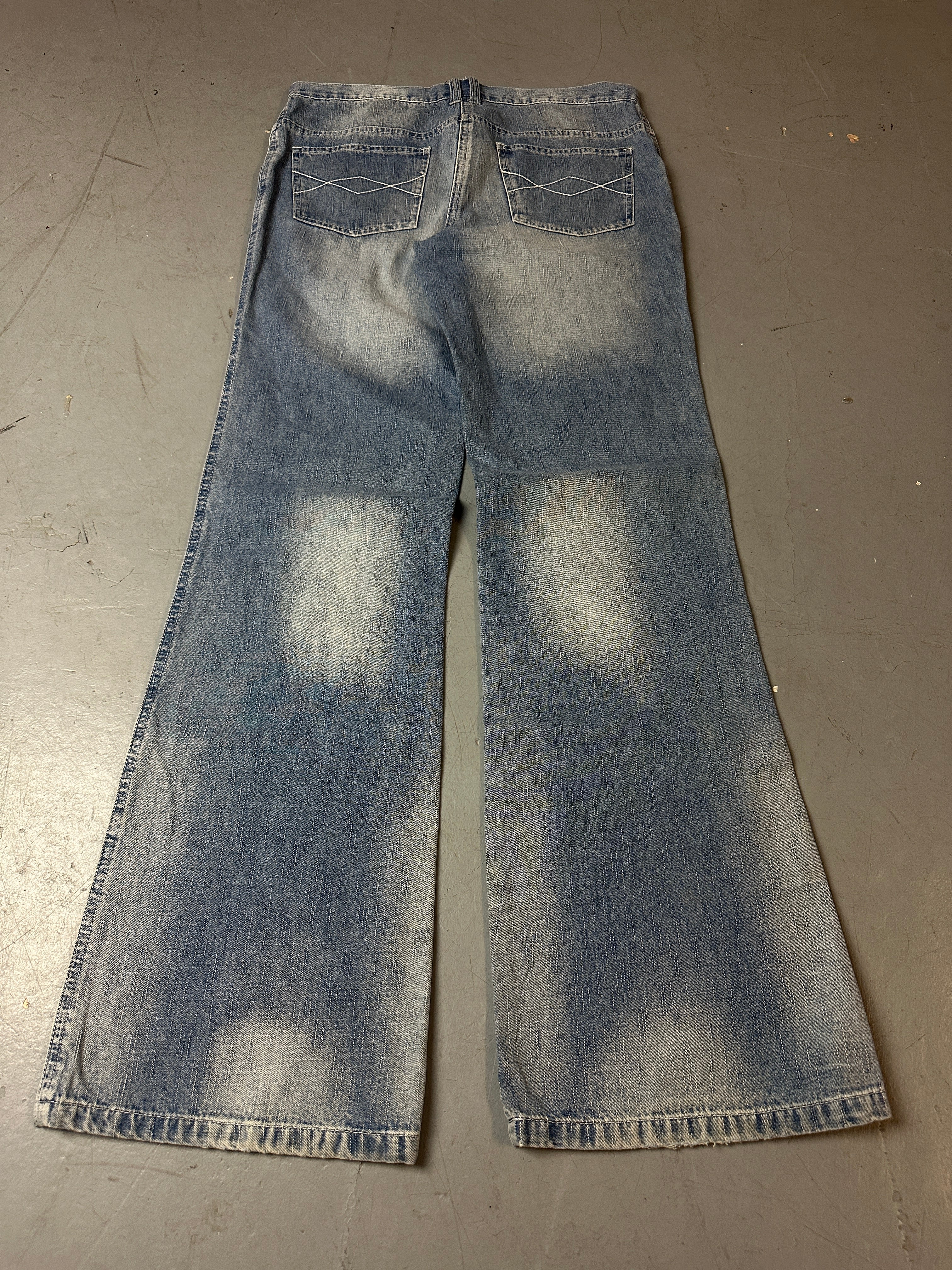 Produktbild von Vintage Bright Washed Flared Denim von hinten