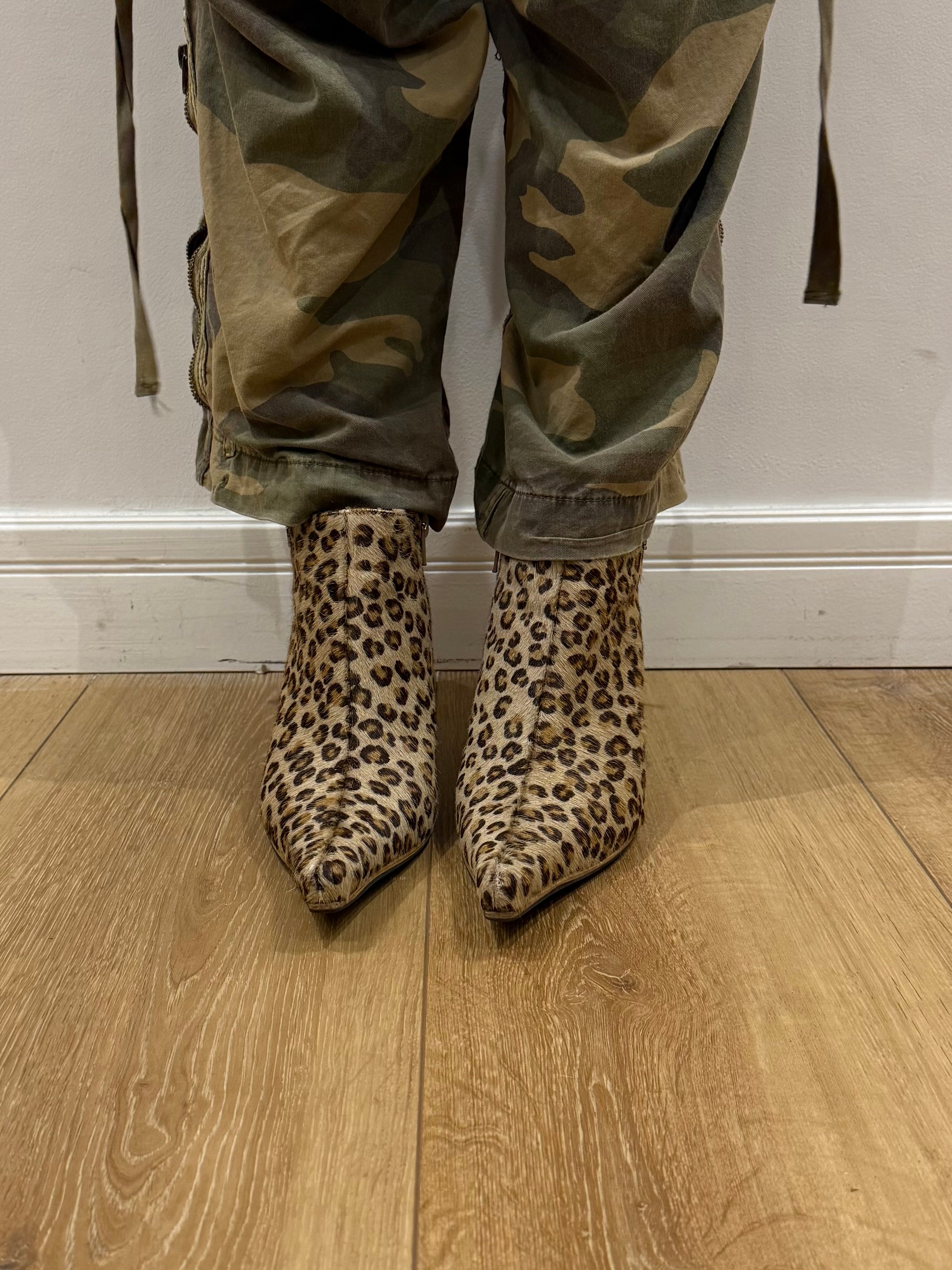 Tragebild von Vintage Buffalo Faux Fur Leopard Heels von vorne