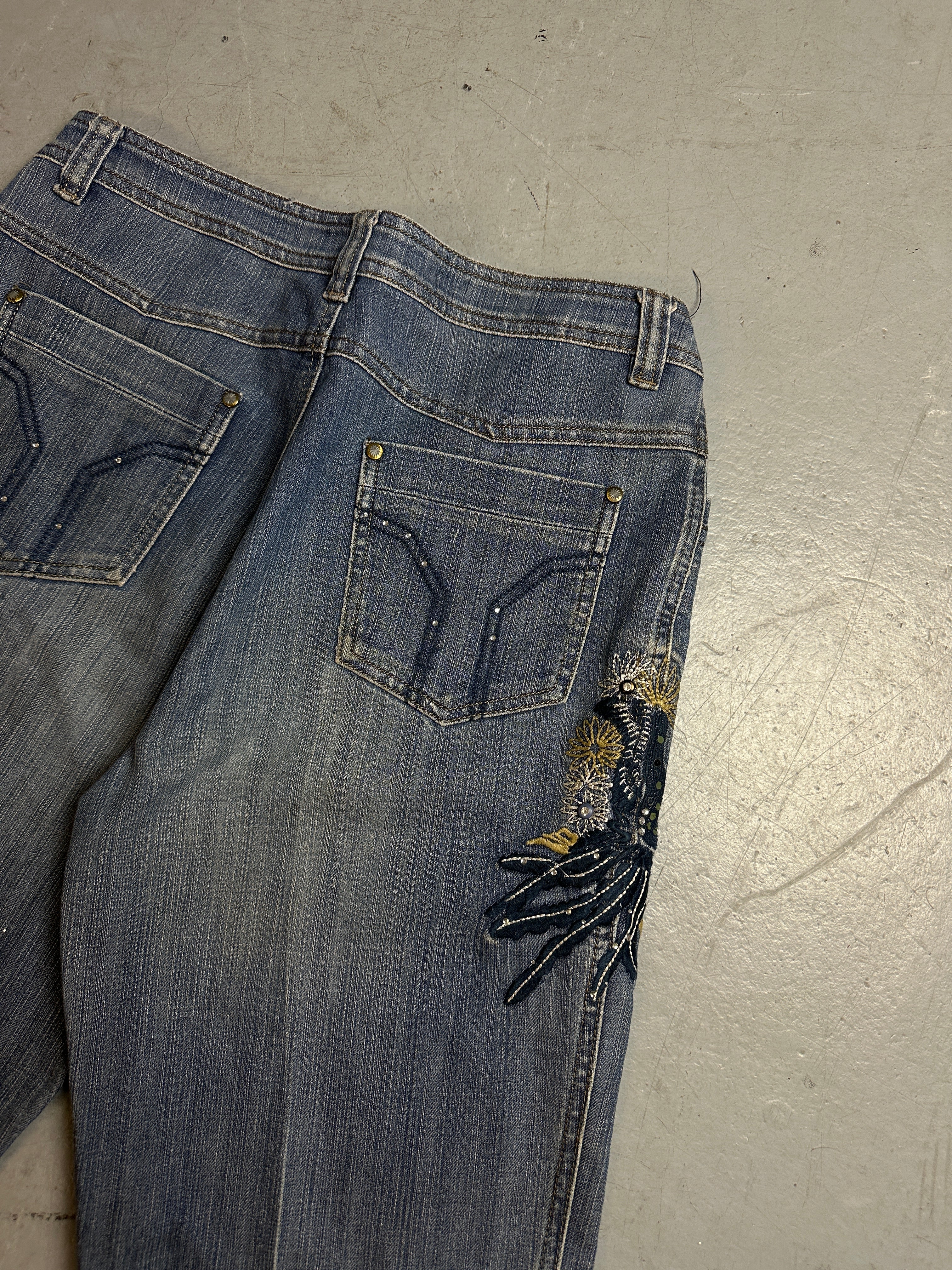 Detailbild von Vintage Flower Stitched Denim S/M vo hinten 