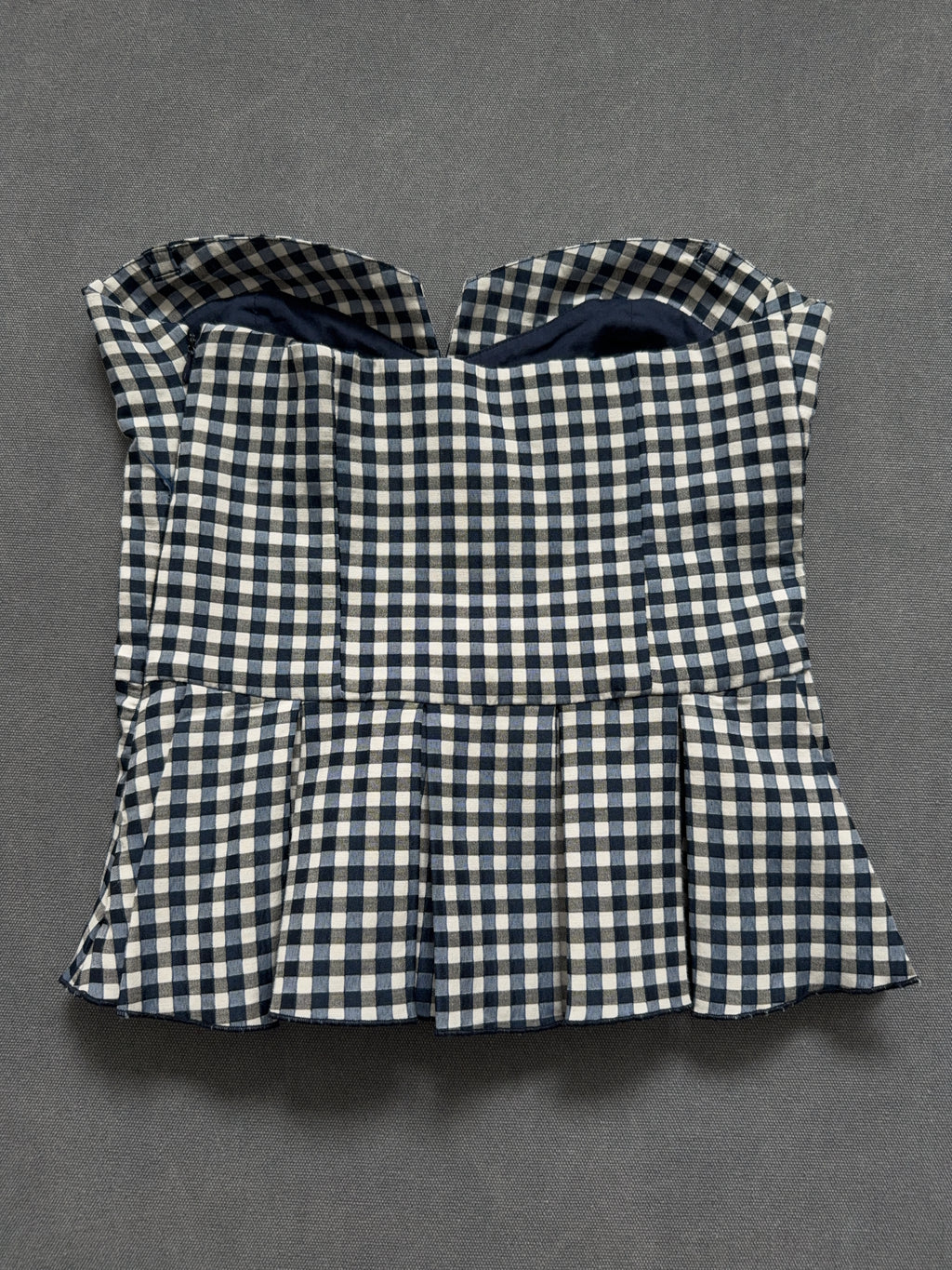 Vintage Guess Top für Damen. Y2K Second Hand 2000s Fashion 