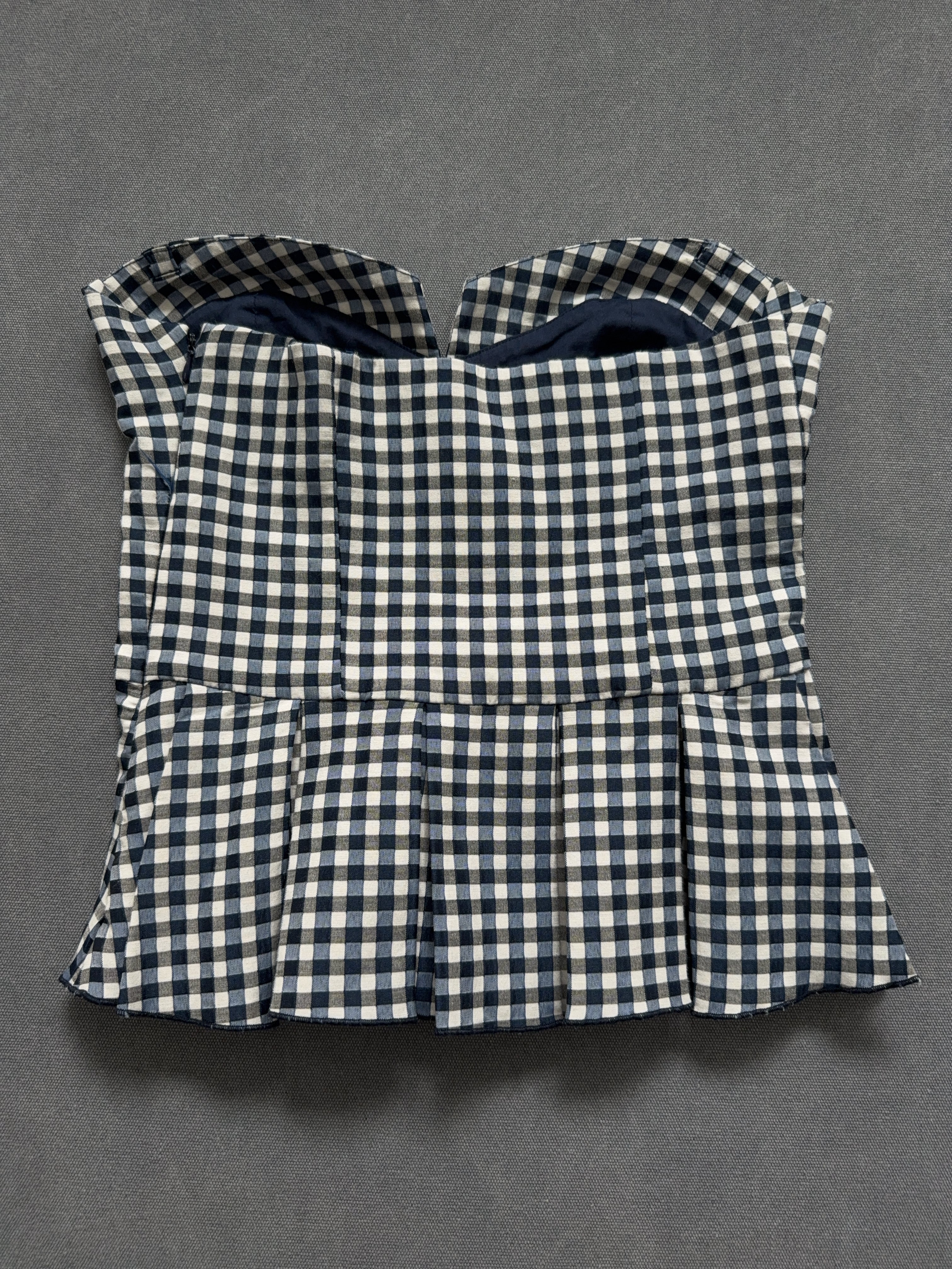 Vintage Guess Top für Damen. Y2K Second Hand 2000s Fashion 