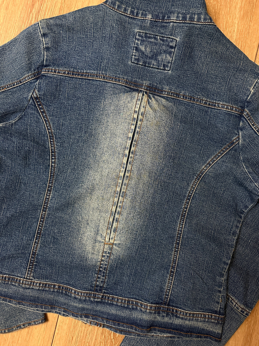 Detailliertes Produktbild von Vintage Asymmetrical Denim Side Button Jacket XS/S von hinten