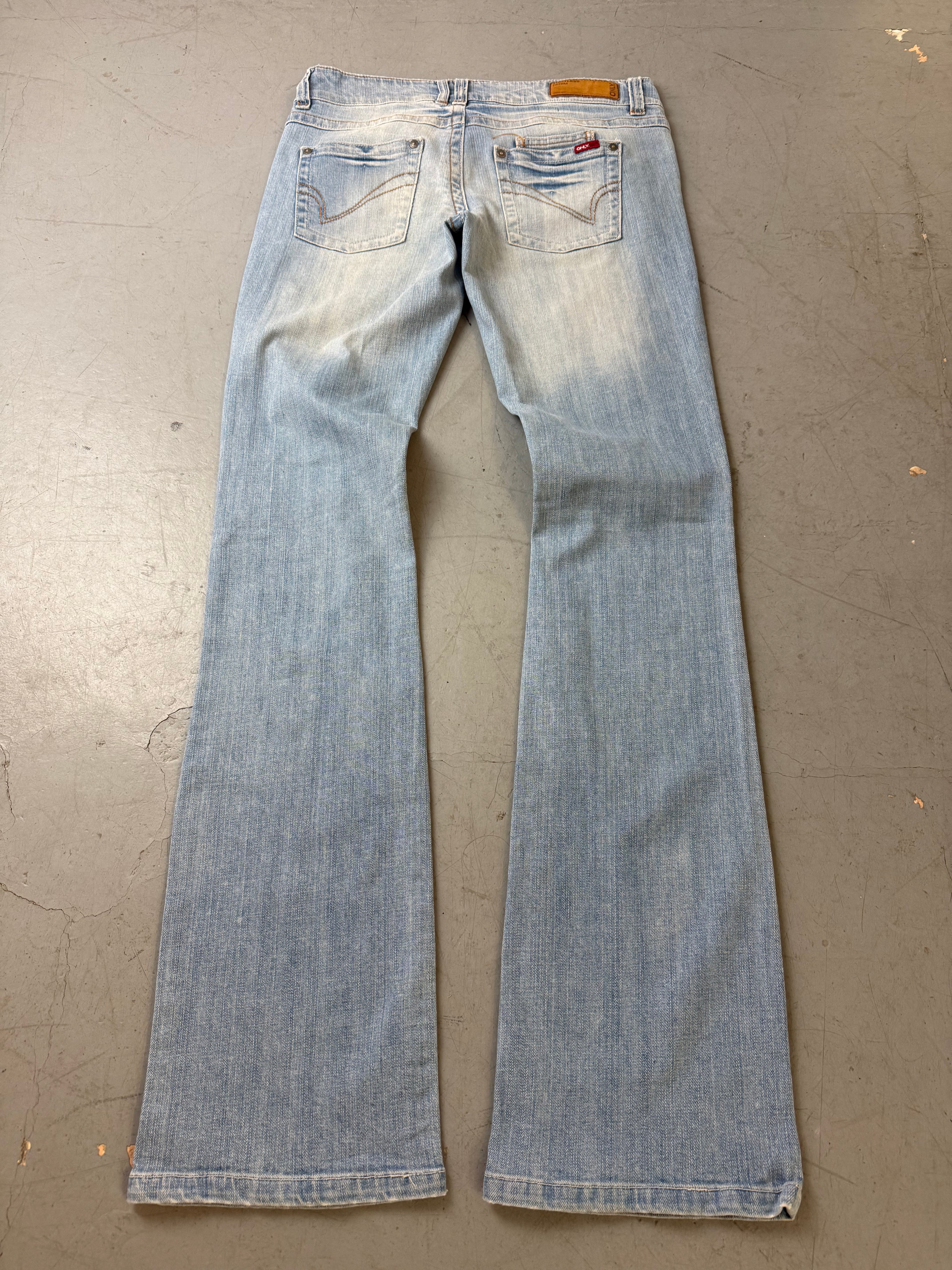 Vintage Light Blue Tall Low Waist Jeans für Damen. Y2K Second Hand 2000s Fashion