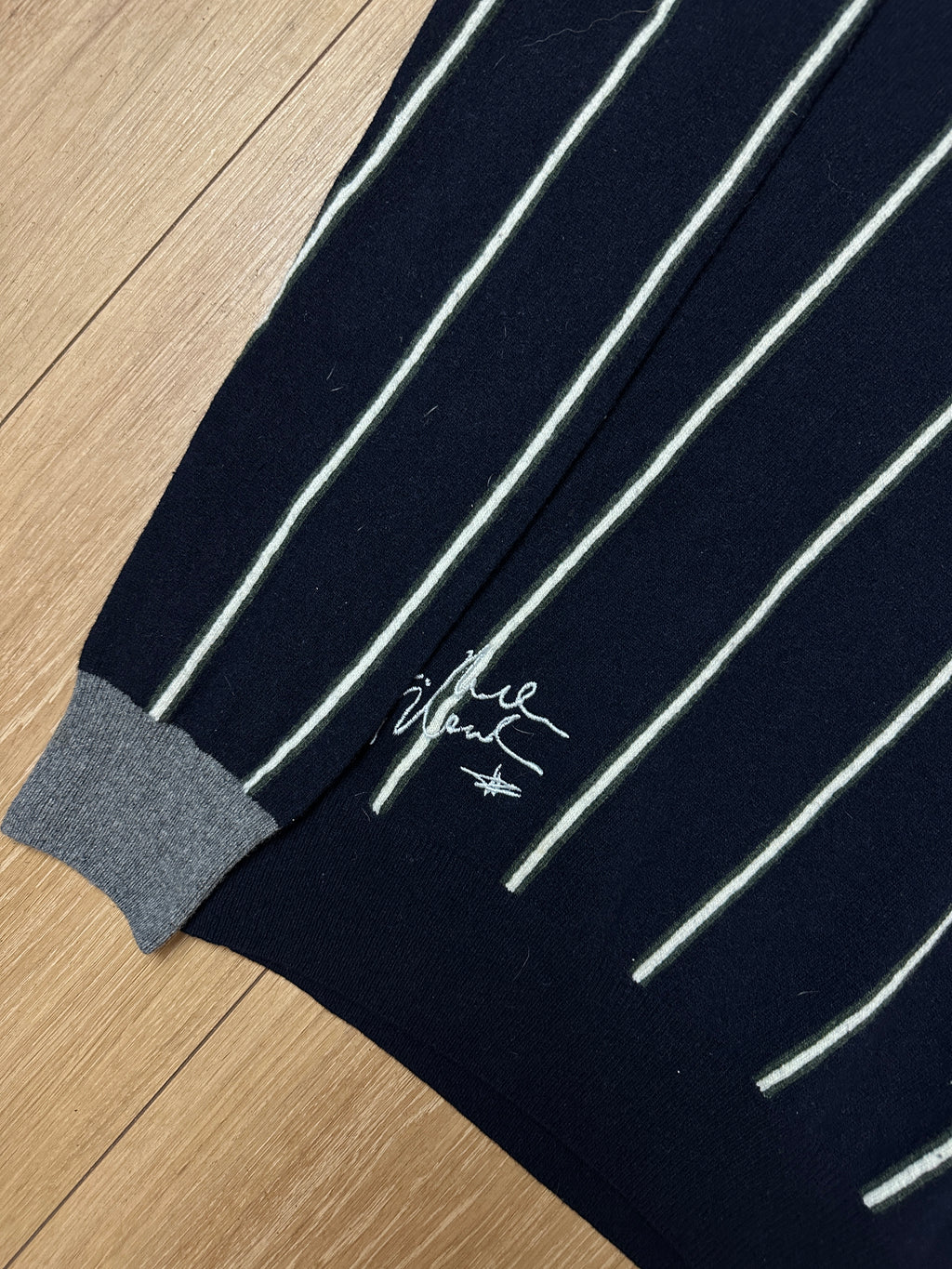 Detailbild von einem Vintage La Martina Striped Knit Sweater von Ärmel