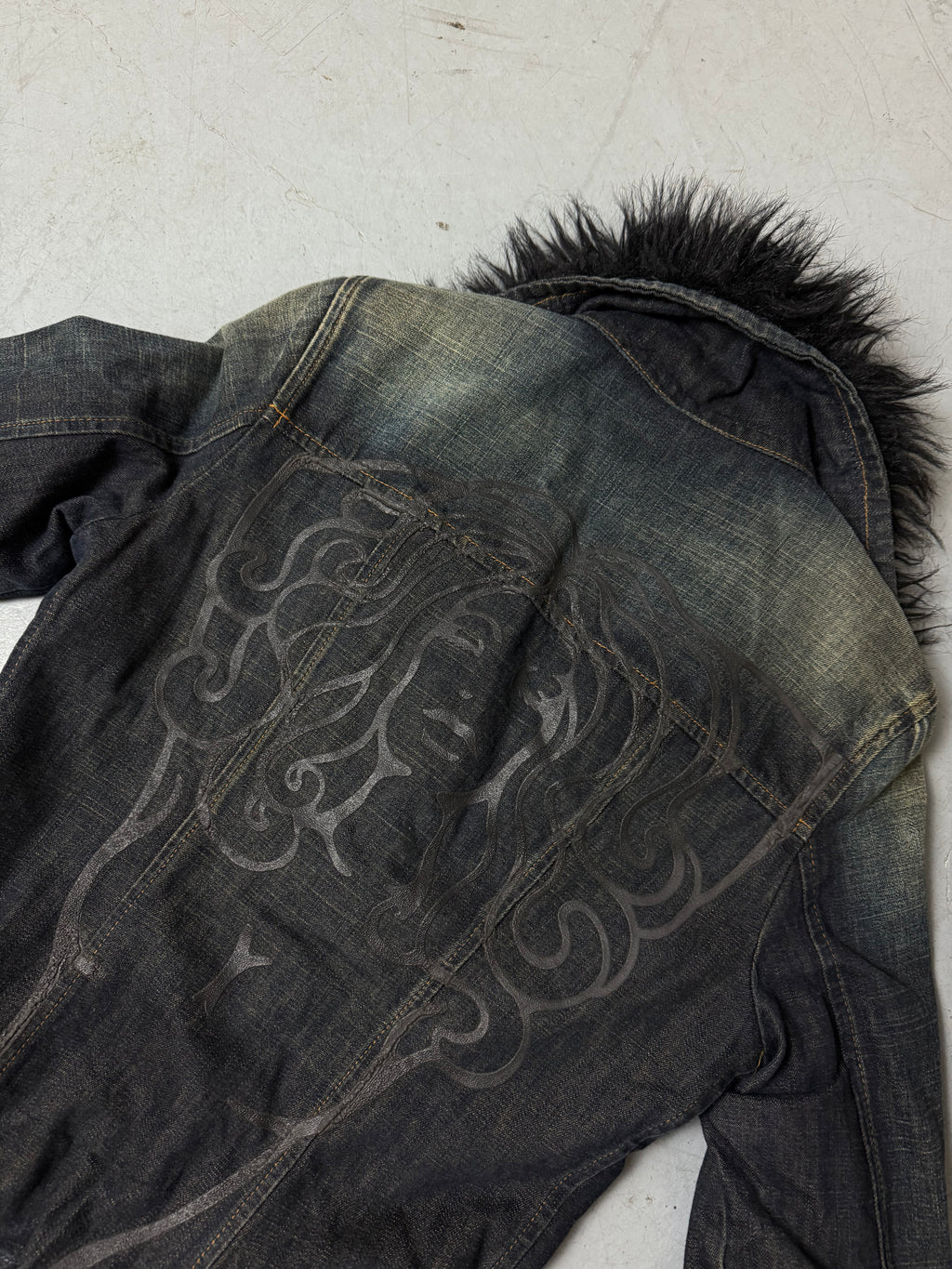 Produktbild von einer Vintage Miss Sixty Luxus Jeans Jacke mit Fell.