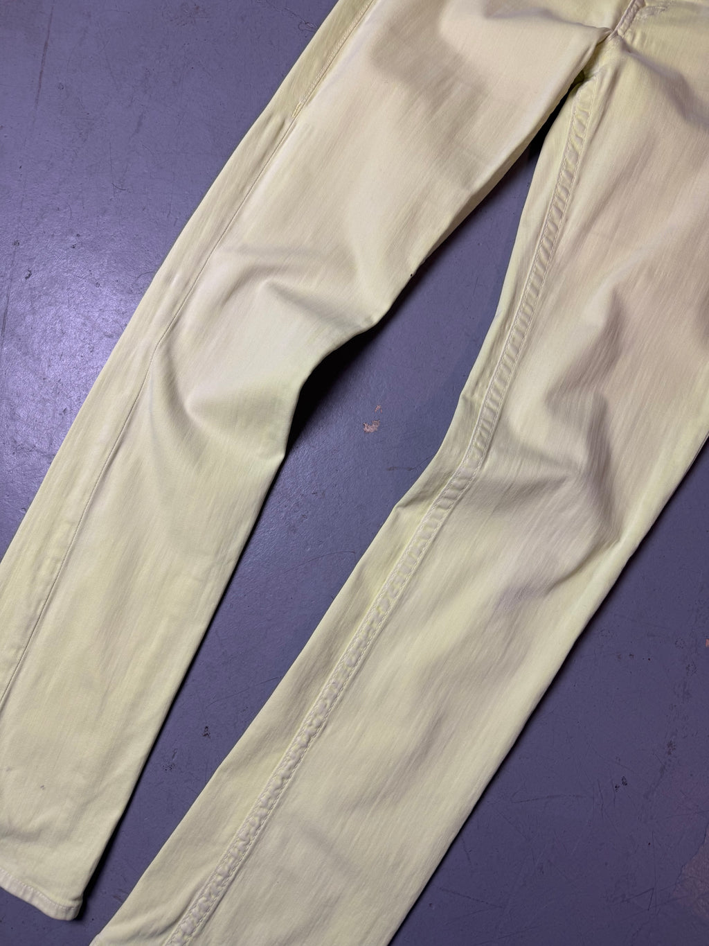 Detailliertes Produktbild von Vintage True Religion Yellow Straight Leg Denim M von vorne