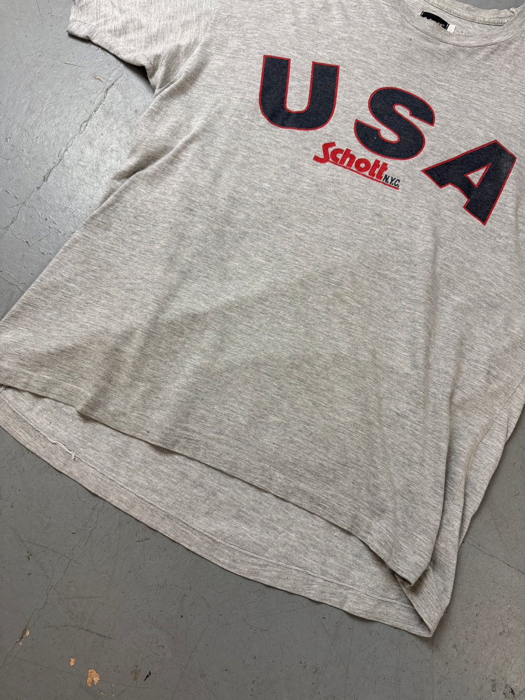 Vintage Schott USA Grey Printed T-Shirt für Herren. Secondhand Y2K 2000s Fashion