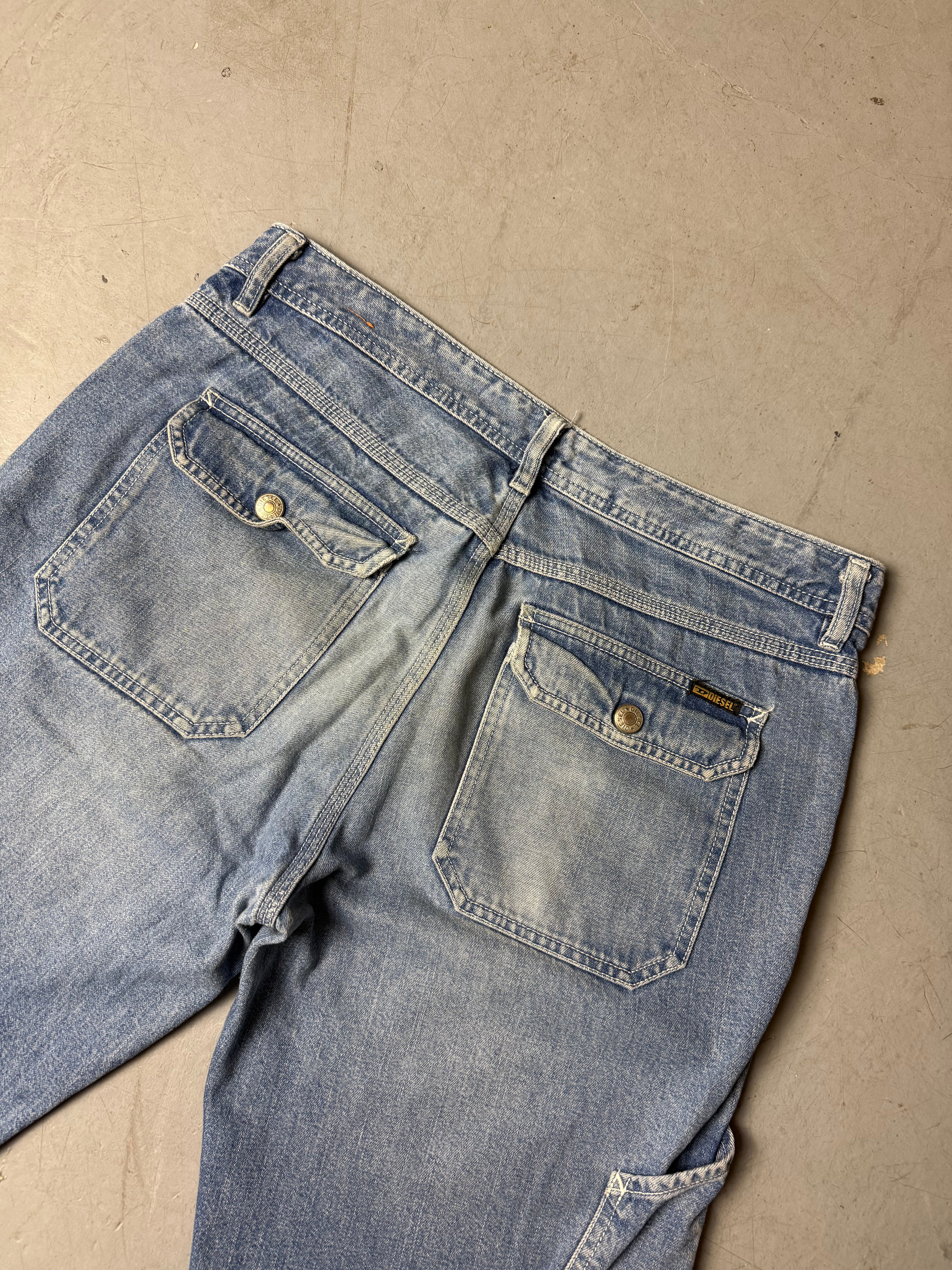 Detailliertes Produktbild von Vintage Diesel Denim Jorts von hinten