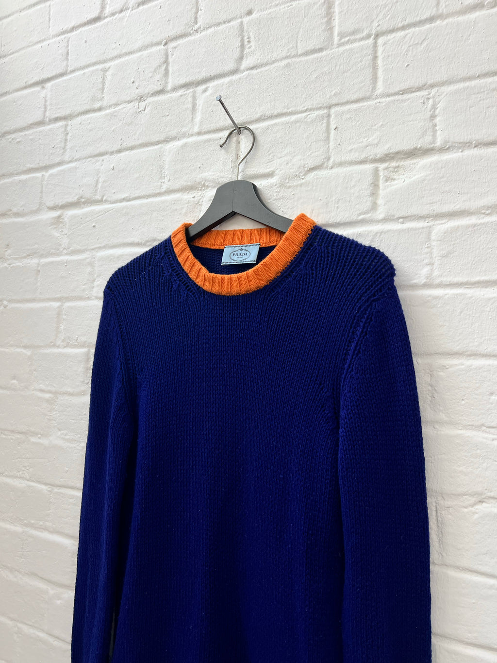 Prada AW18 Graphic Race Logo Knit Sweater (S) Blau Orange Strickpullover von Prada Still Thrifting Vintage Shop