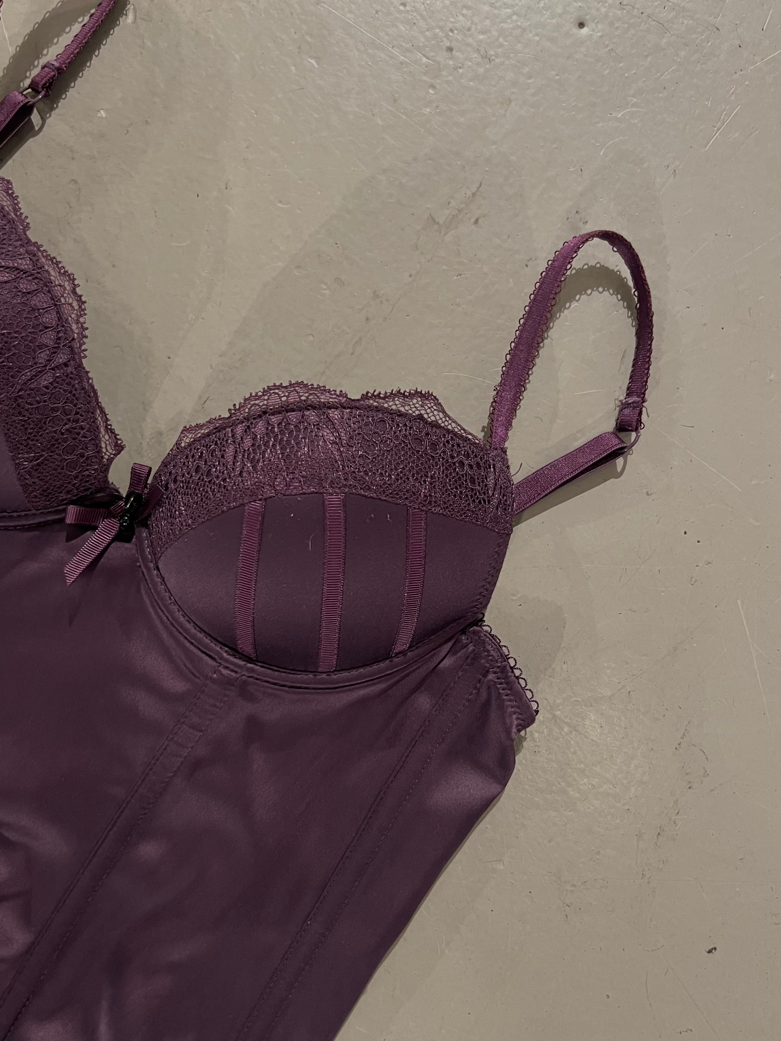 Nahaufnahme von lila corset Körbchen vorne 