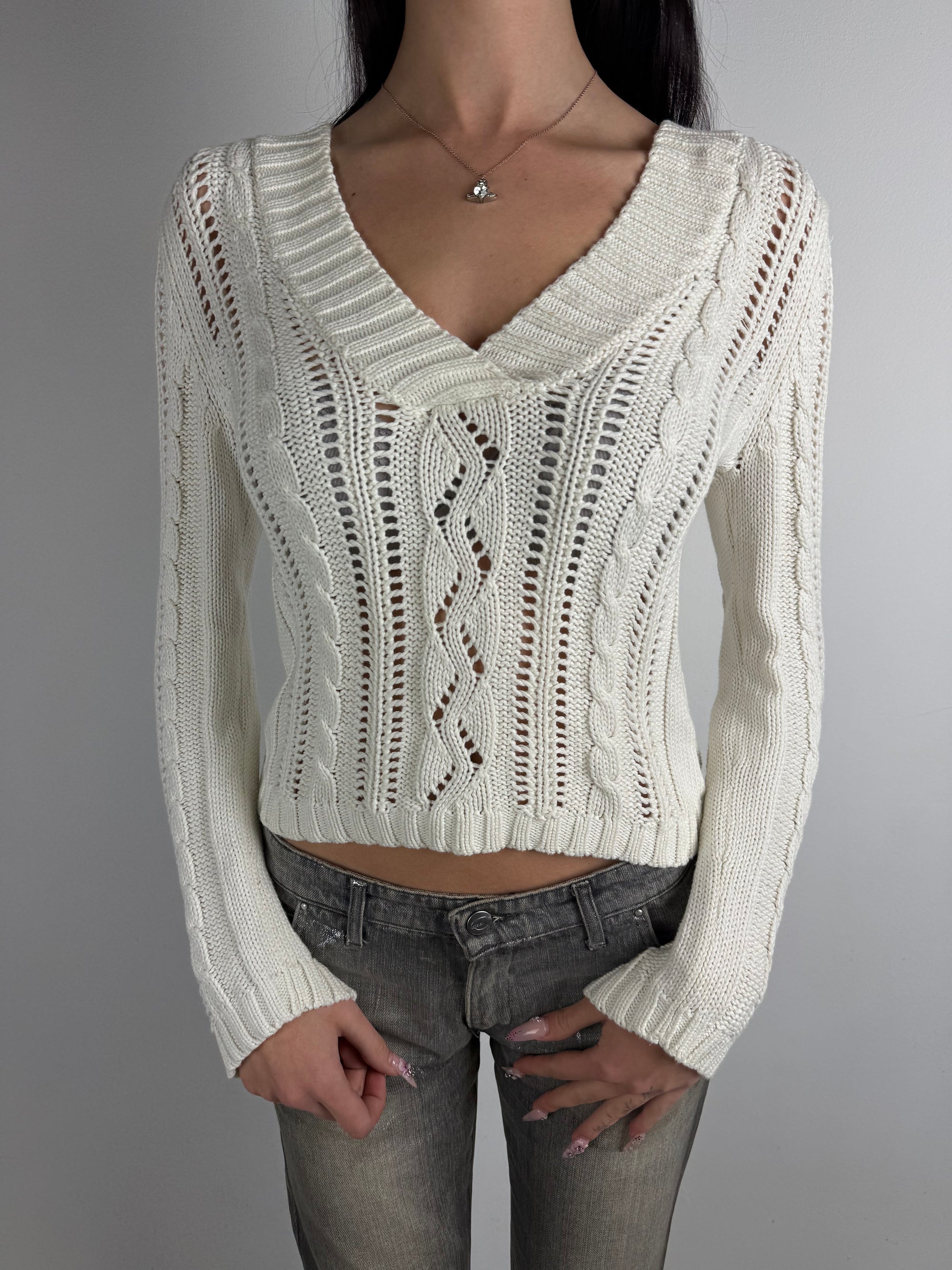 Ein weißer Strickpullover mit Kaputze y2k vintage