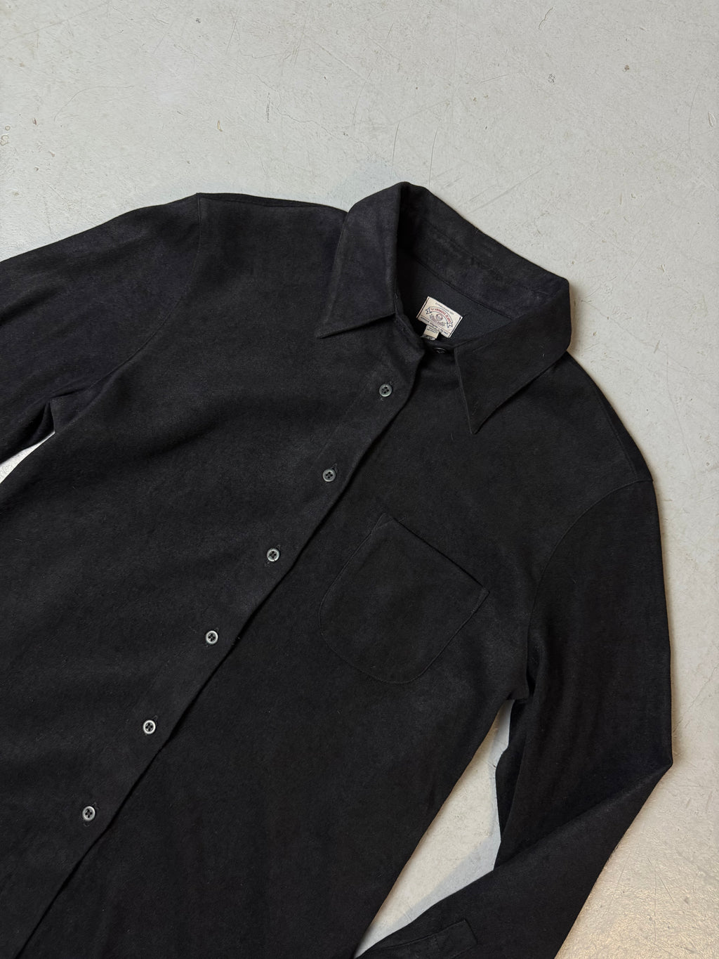 Detailbild von Vintage Armani Jeans Black Button Up Shirt von vorne