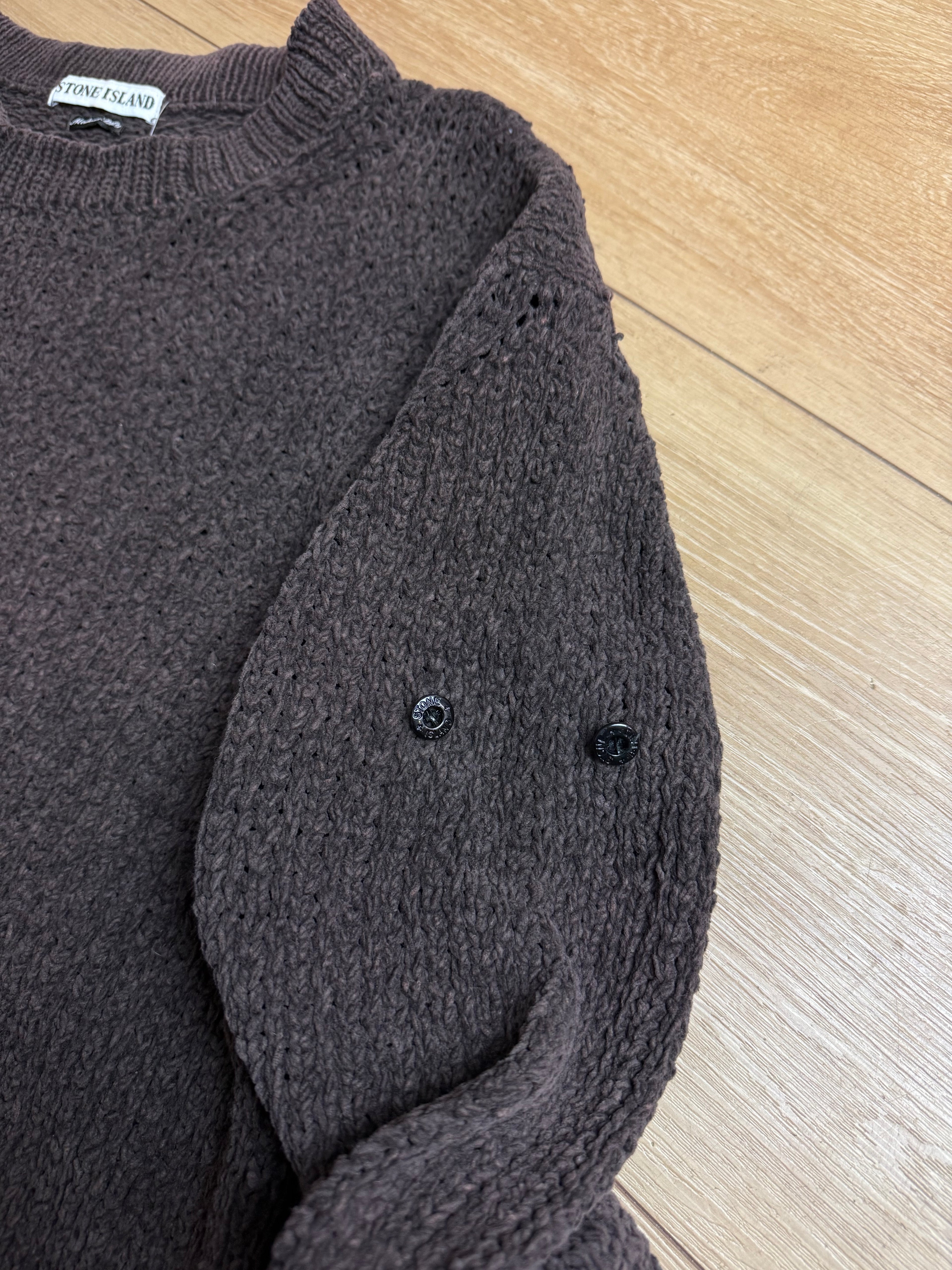 Detailbild von einem Vintage Stone Island Brown Knit Sweater von Ärmel