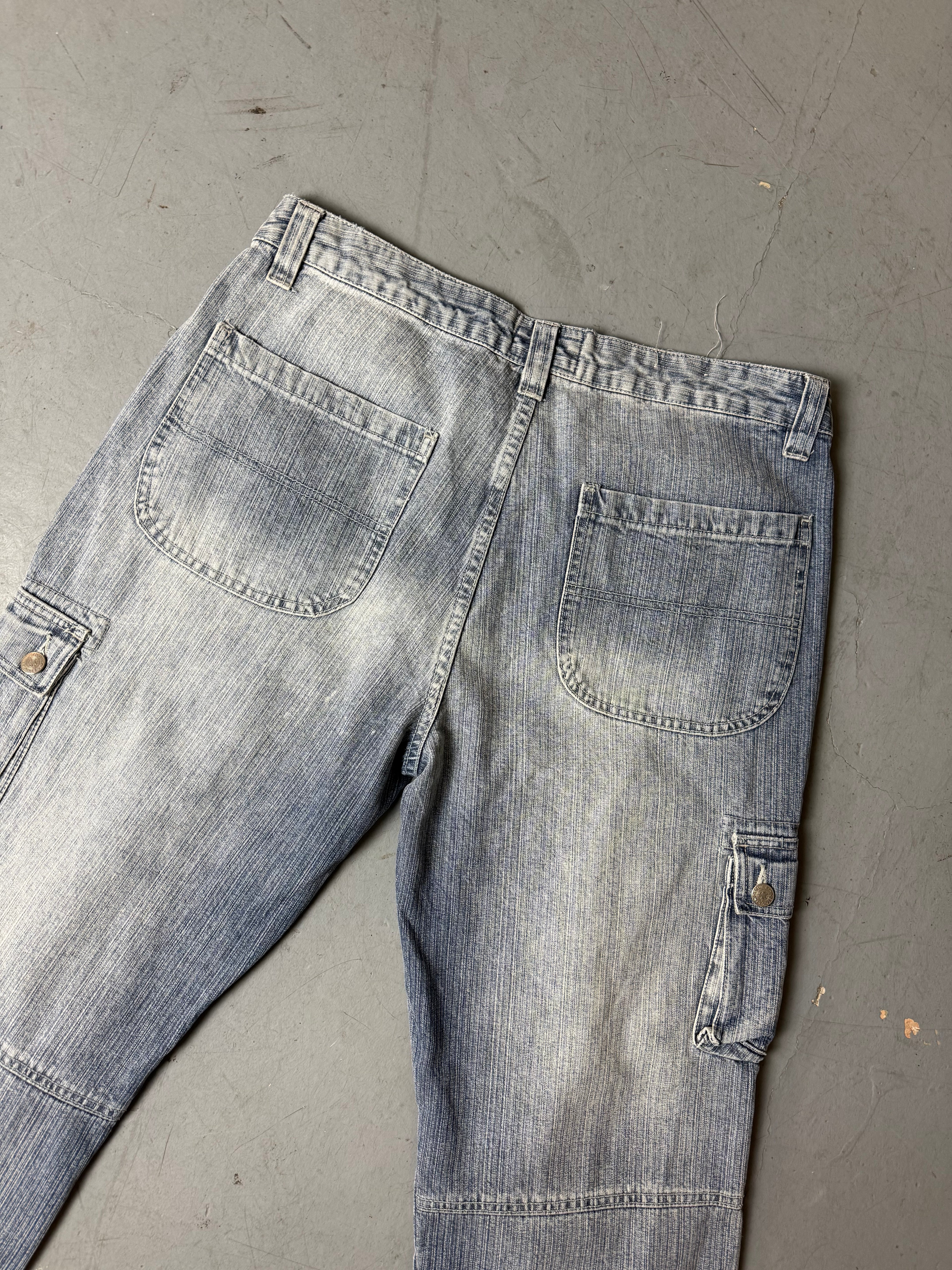 Detailbild von einer Vintage Terranova Light Blue Baggy Jeans von Hosentaschen hinten