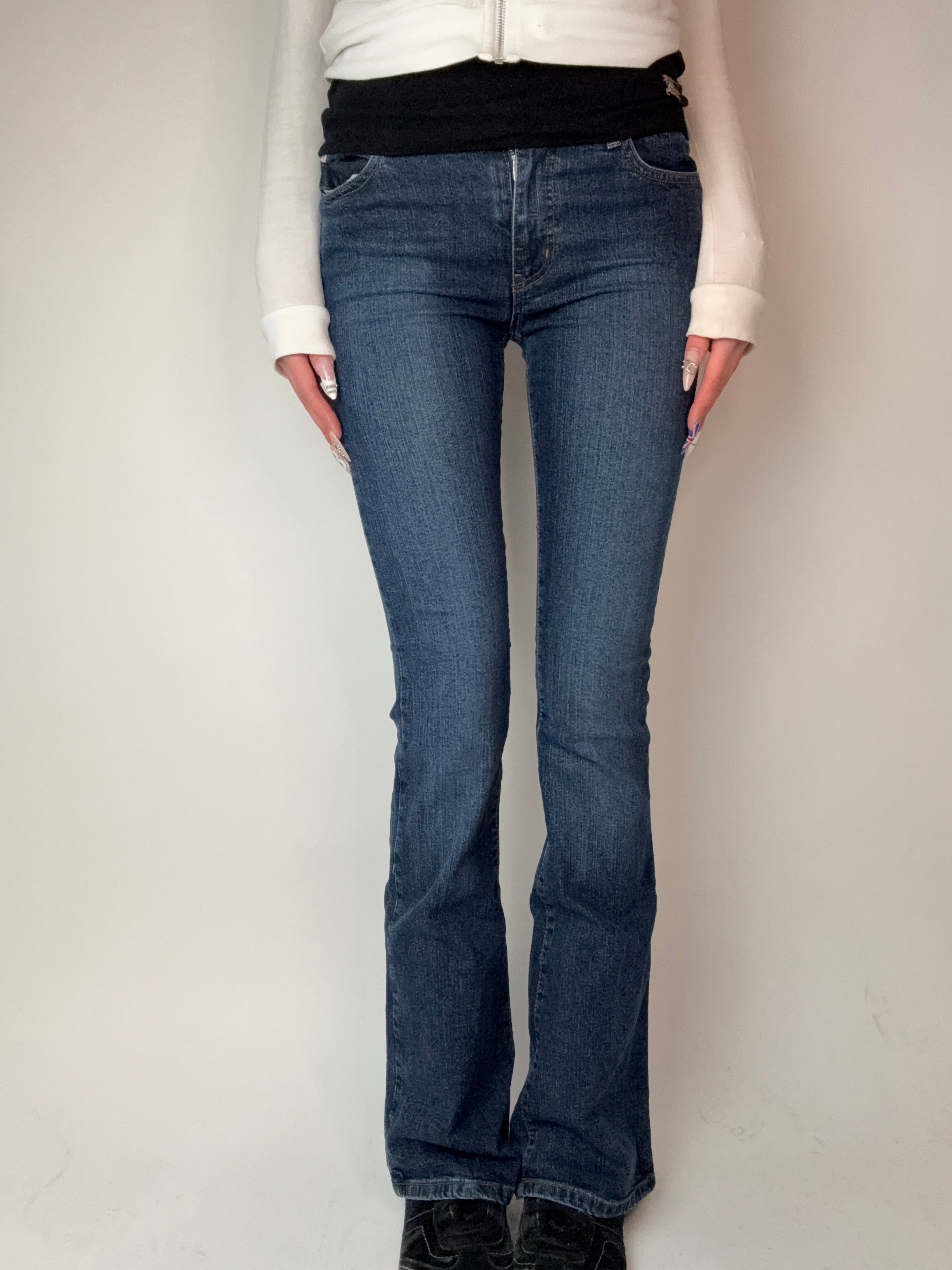 Vintage Miss Sixty Mid Waist Bootcut Jeans für Damen. Y2K Second Hand 2000s