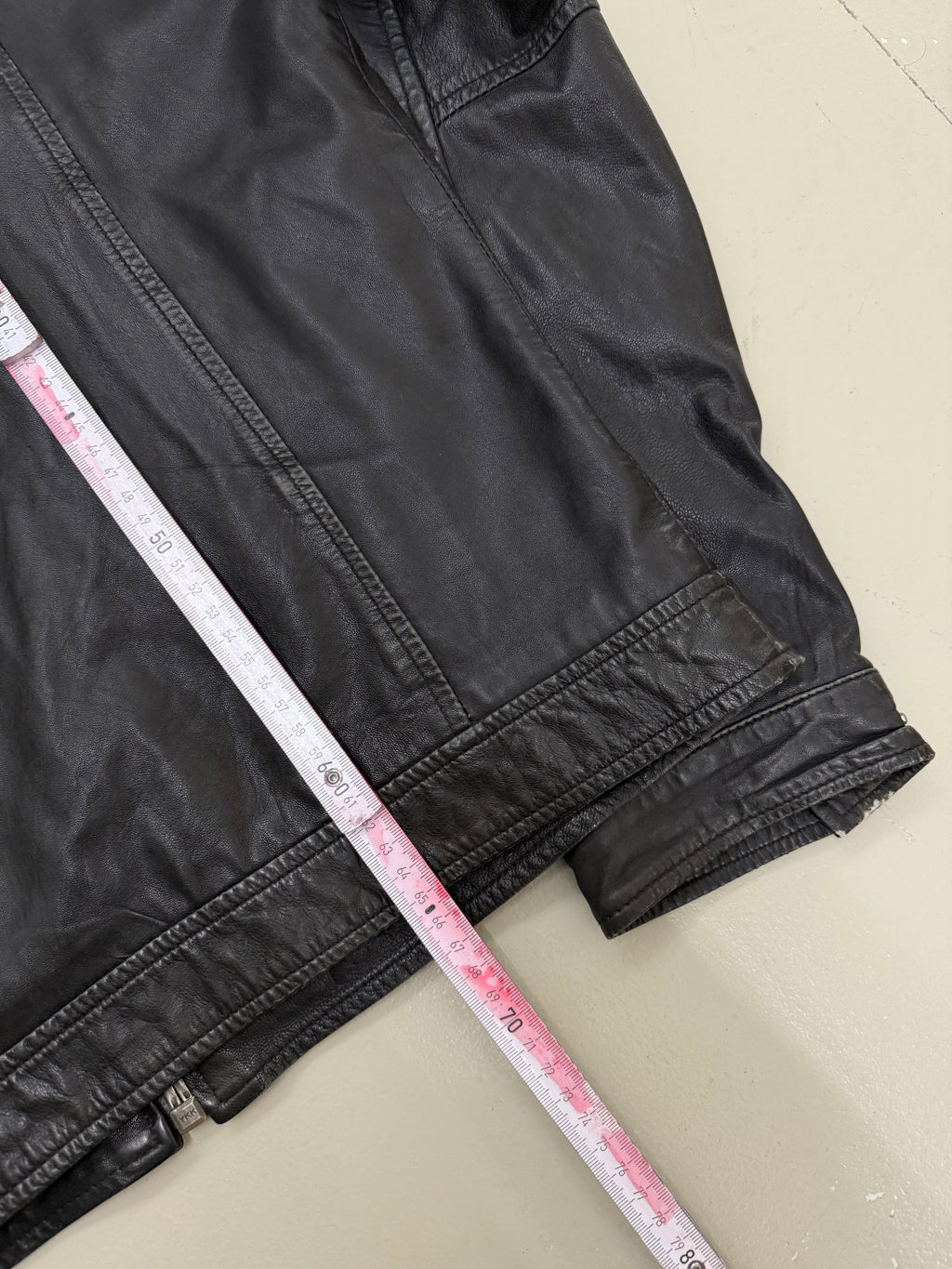 Vintage Black Strellson Leather Jacket
für Herren. Y2K Second Hand 2000s Fashion 