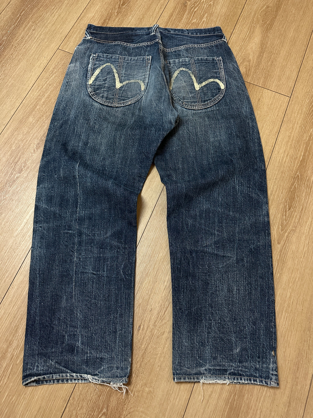 Produktbild von einer Vintage Washed and Printed Denim von hinten