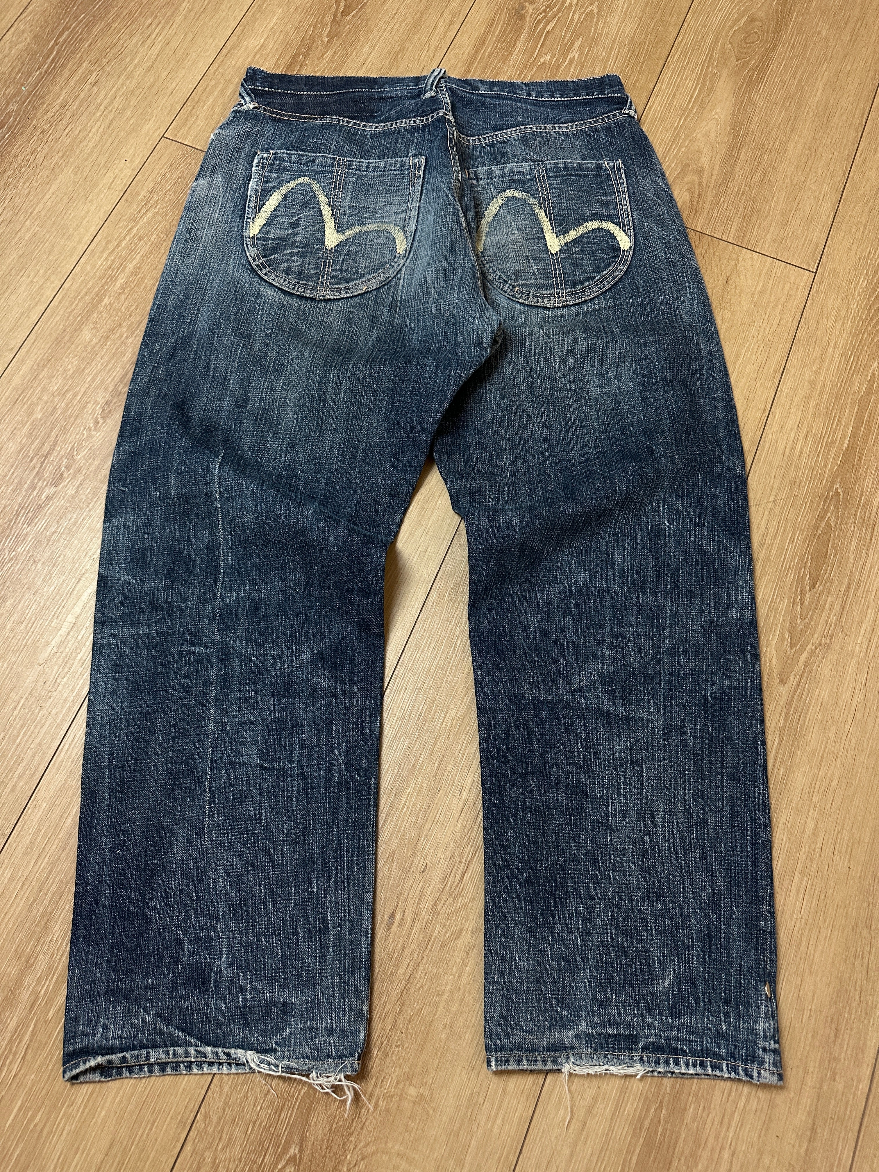 Produktbild von einer Vintage Washed and Printed Denim von hinten