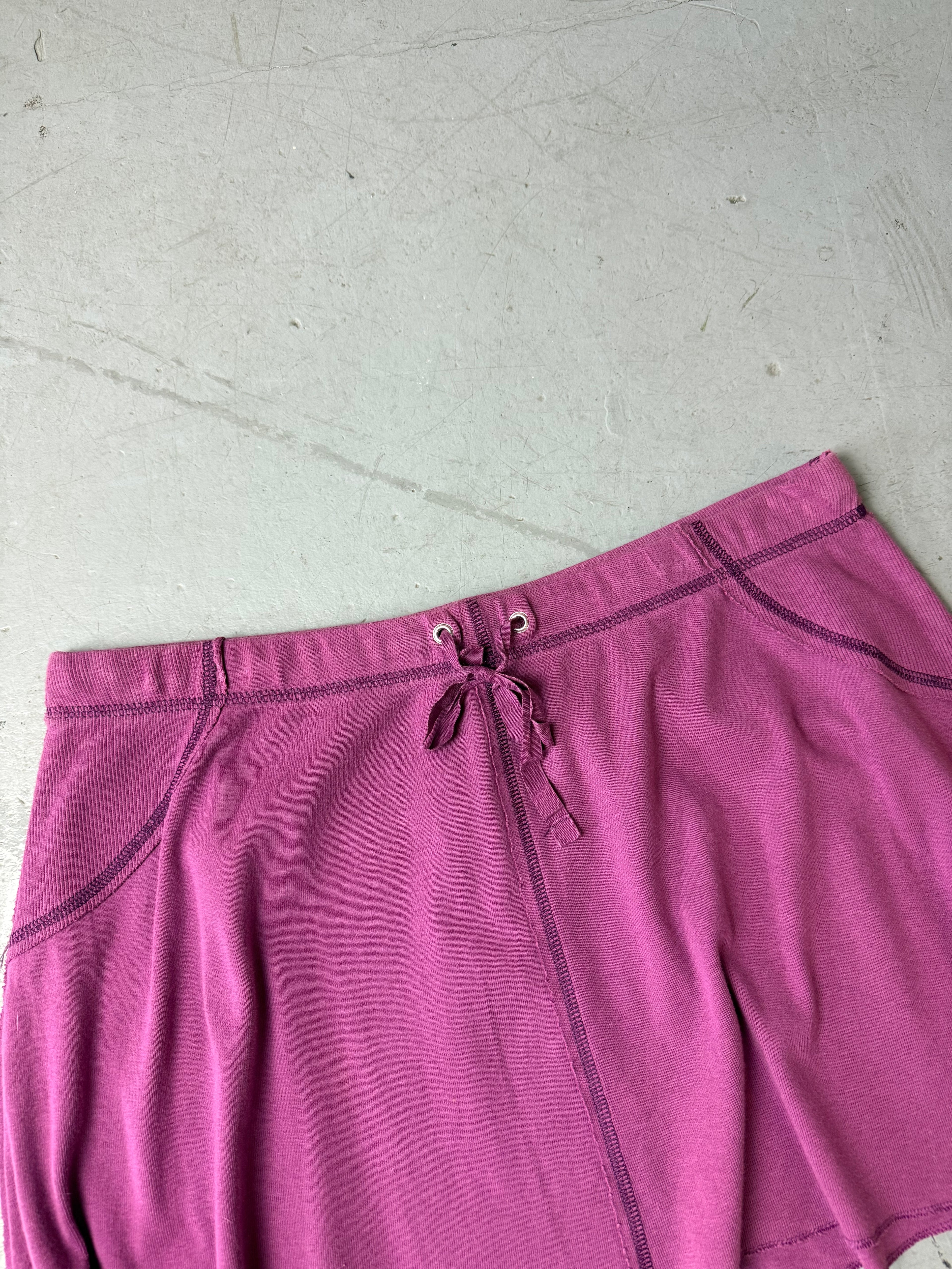 Vintage Benetton Purple Mini Skirt für Damen. Y2K Secondhand 2000s Fashion.