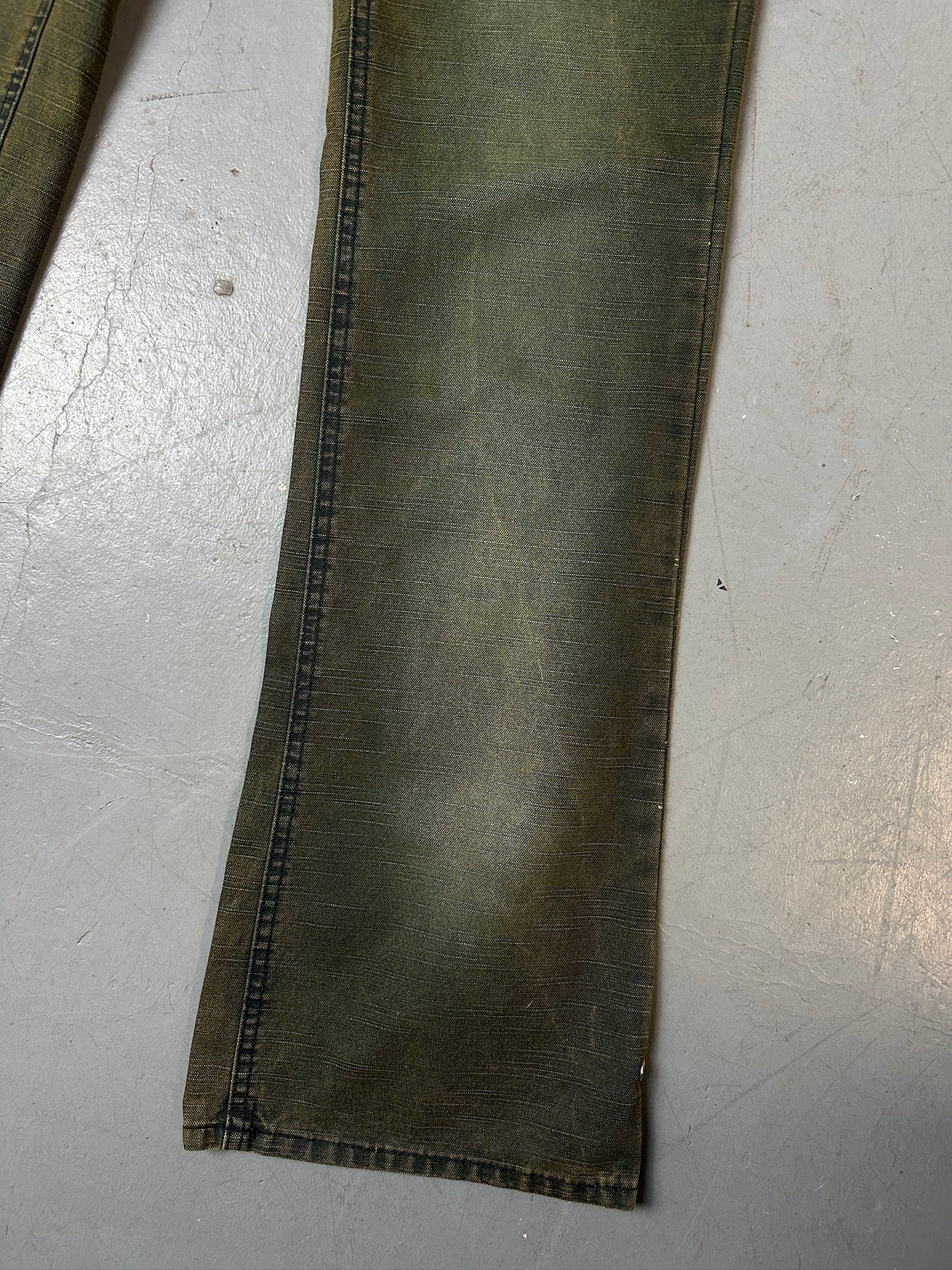 Detailbild von einer Vintage Fornarina Mid Waist Green Bootcut Jeans von Hosenbein