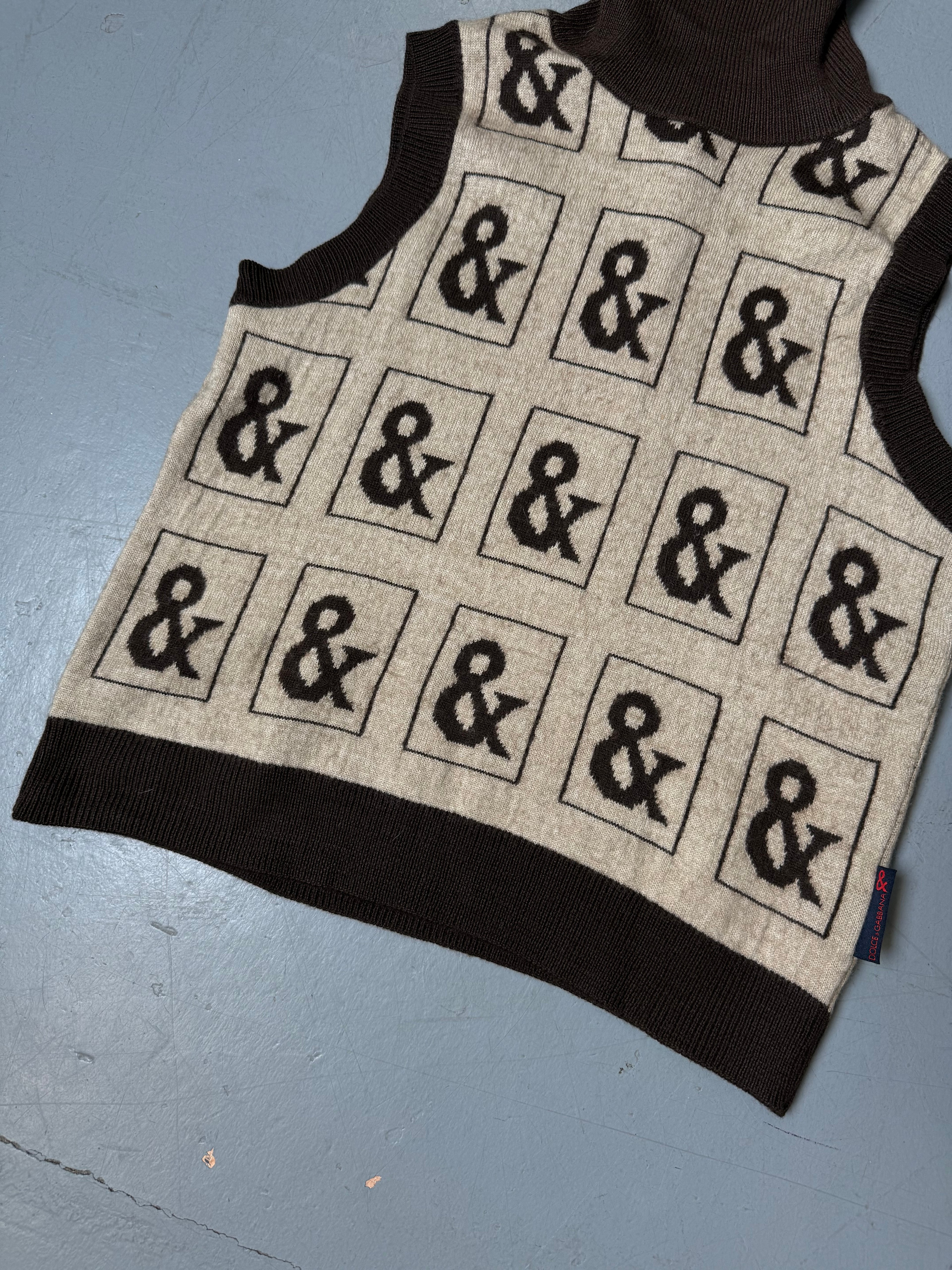 Vintage Dolce&Gabbana Brown Turtleneck Top für Damen. Y2K Secondhand 2000s Fashion.