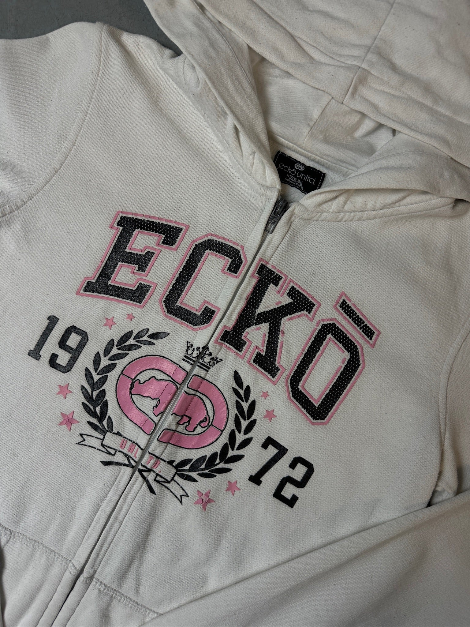 Detailbild Vintage Ecko Unltd. White and Pink Zip Up Hoodie von vorne