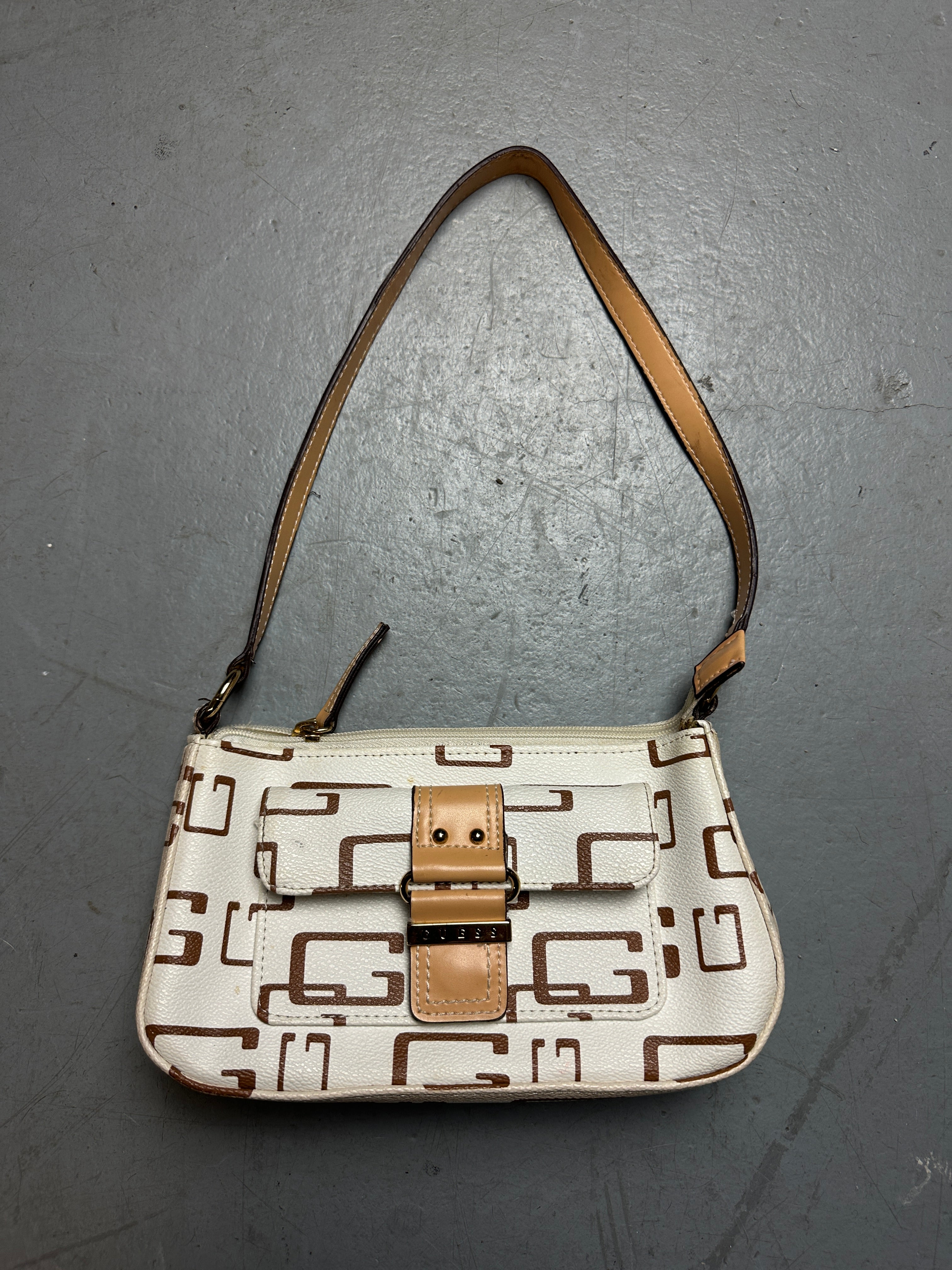 Produktbild Vintage Guess White and Brown Monogram Bag von vorne 