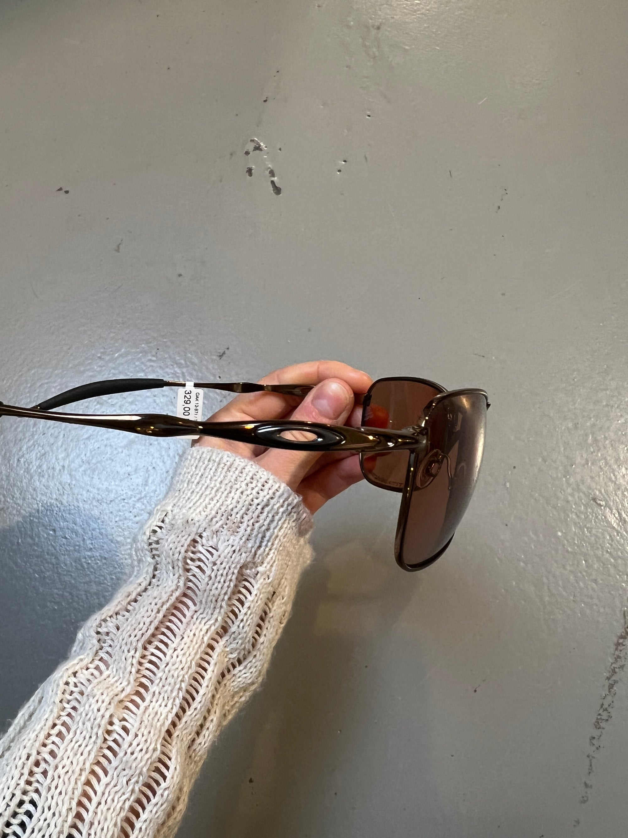 Produktbild von Oakley Titanium Sunglasses von der seite