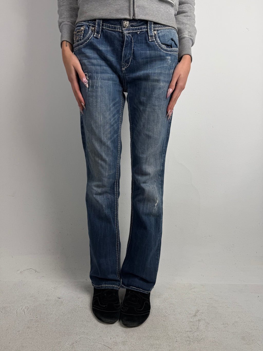 Tragebild von einer Vintage Rock Revival Bootcut Low Waist Denim von vorne