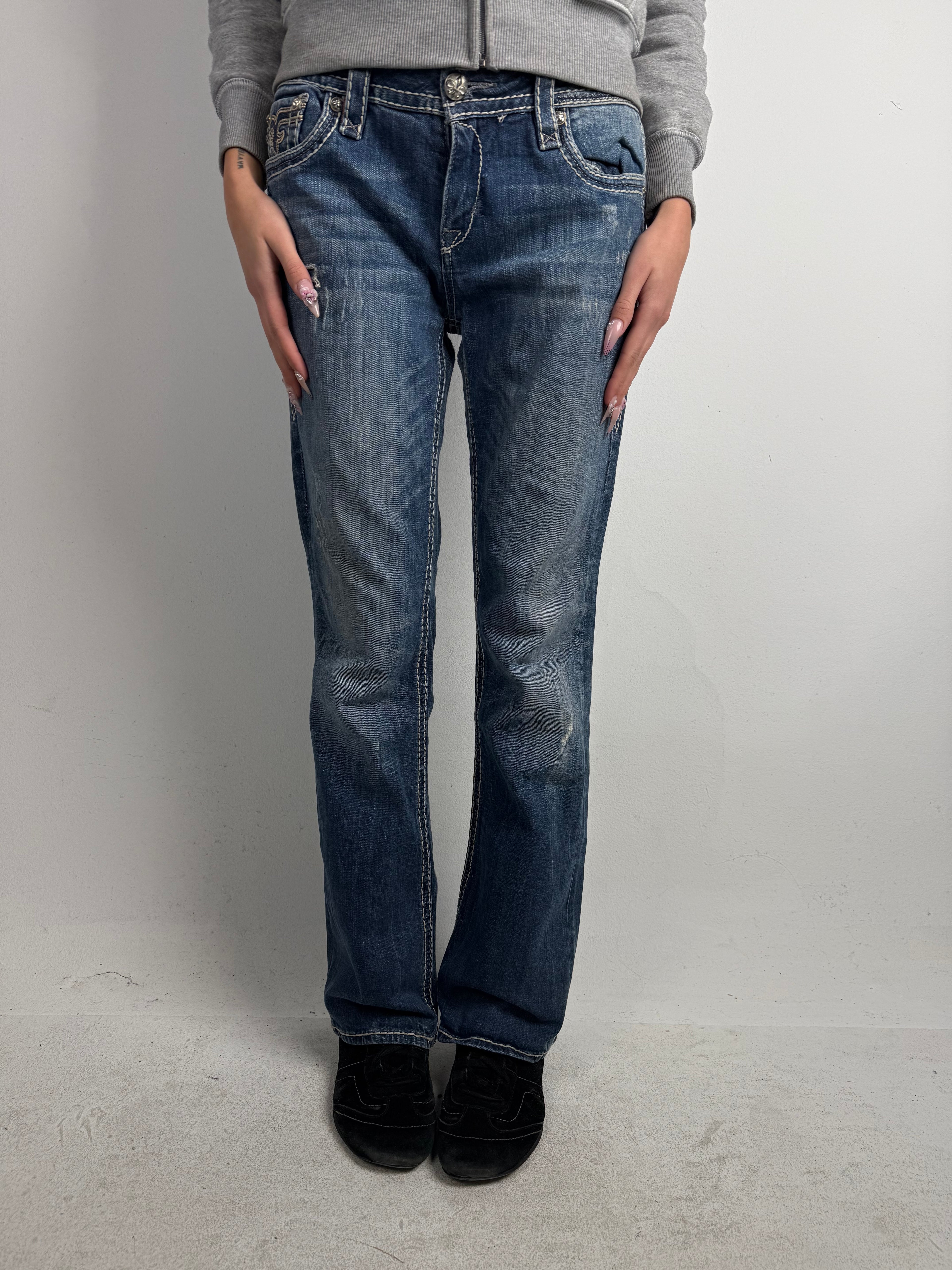 Tragebild von einer Vintage Rock Revival Bootcut Low Waist Denim von vorne