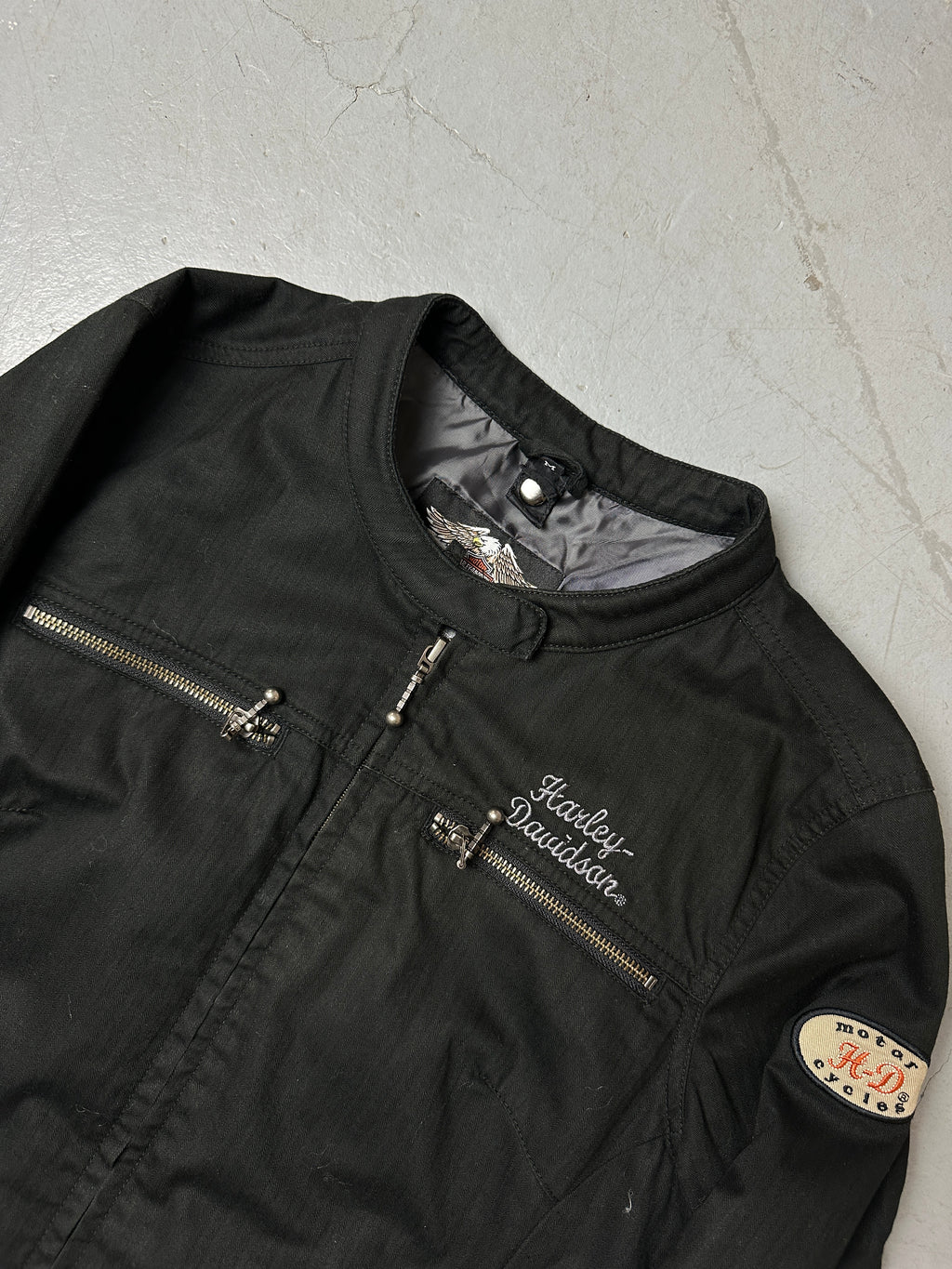 Detailliertes Produktbild von Vintage Black Harley Davidson Jacket S/M von vorne