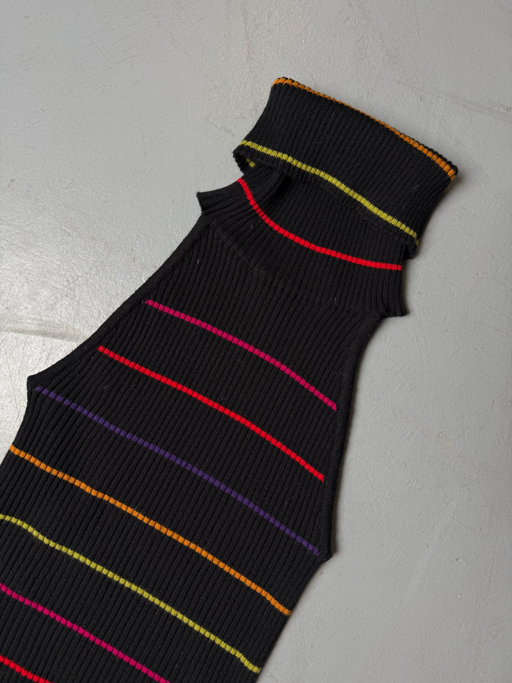 Vintage Miss Sixty Black Sleeveless Turtleneck für Damen. Y2K Secondhand 2000s Fashion.