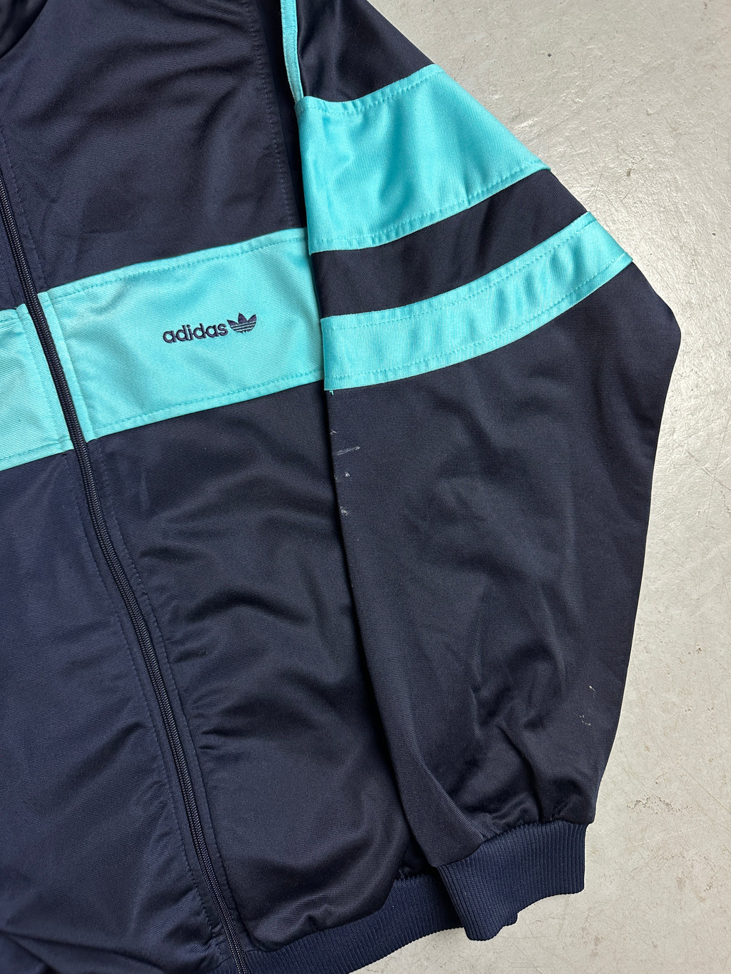 Detailliertes Produktbild von Vintage Adidas Blue Trackjacket S/M von vorne