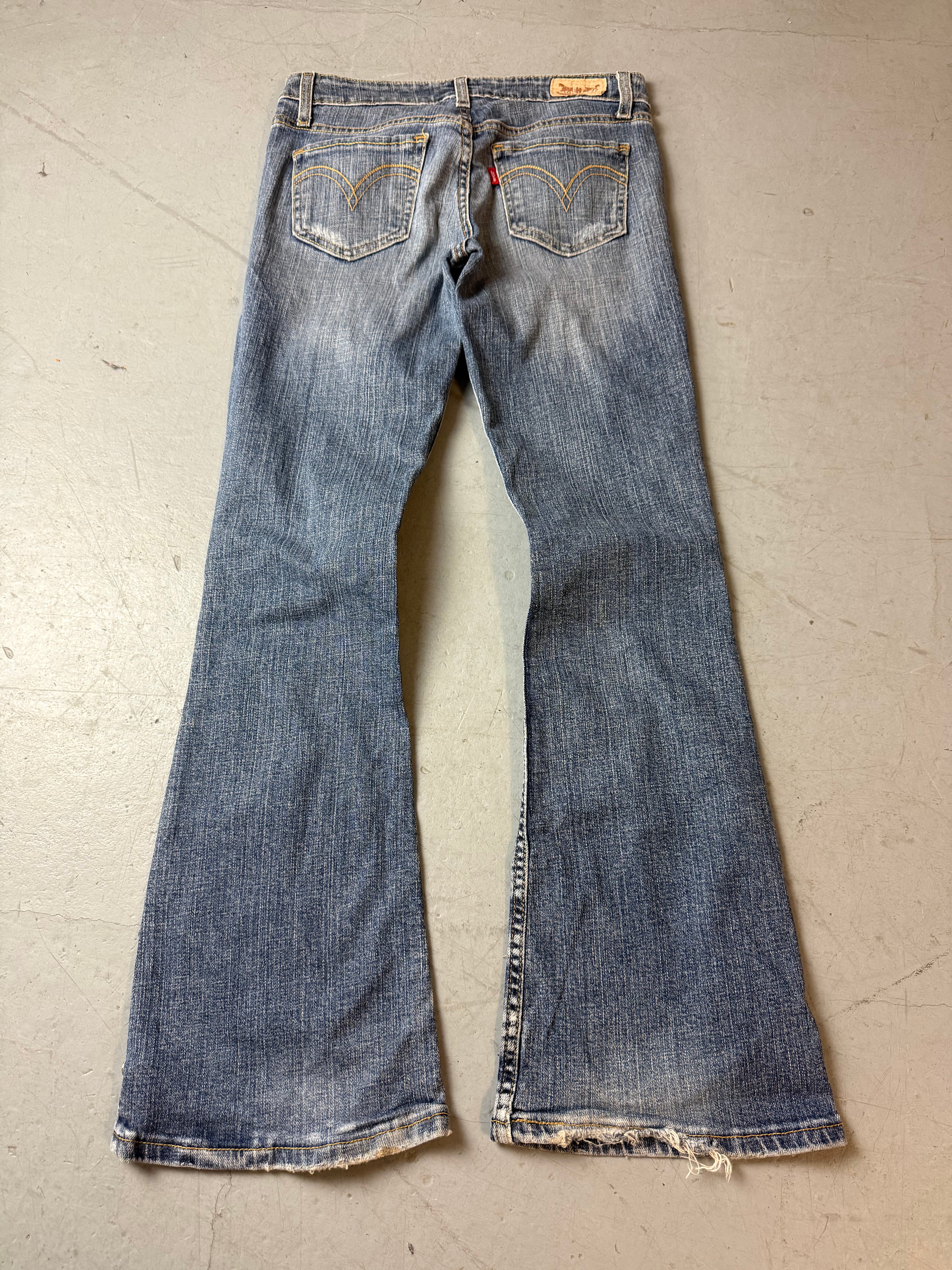 Vintage Levi’s 518 Low Waist Bootcut Jeans für Damen. Y2K 2000s Fashion