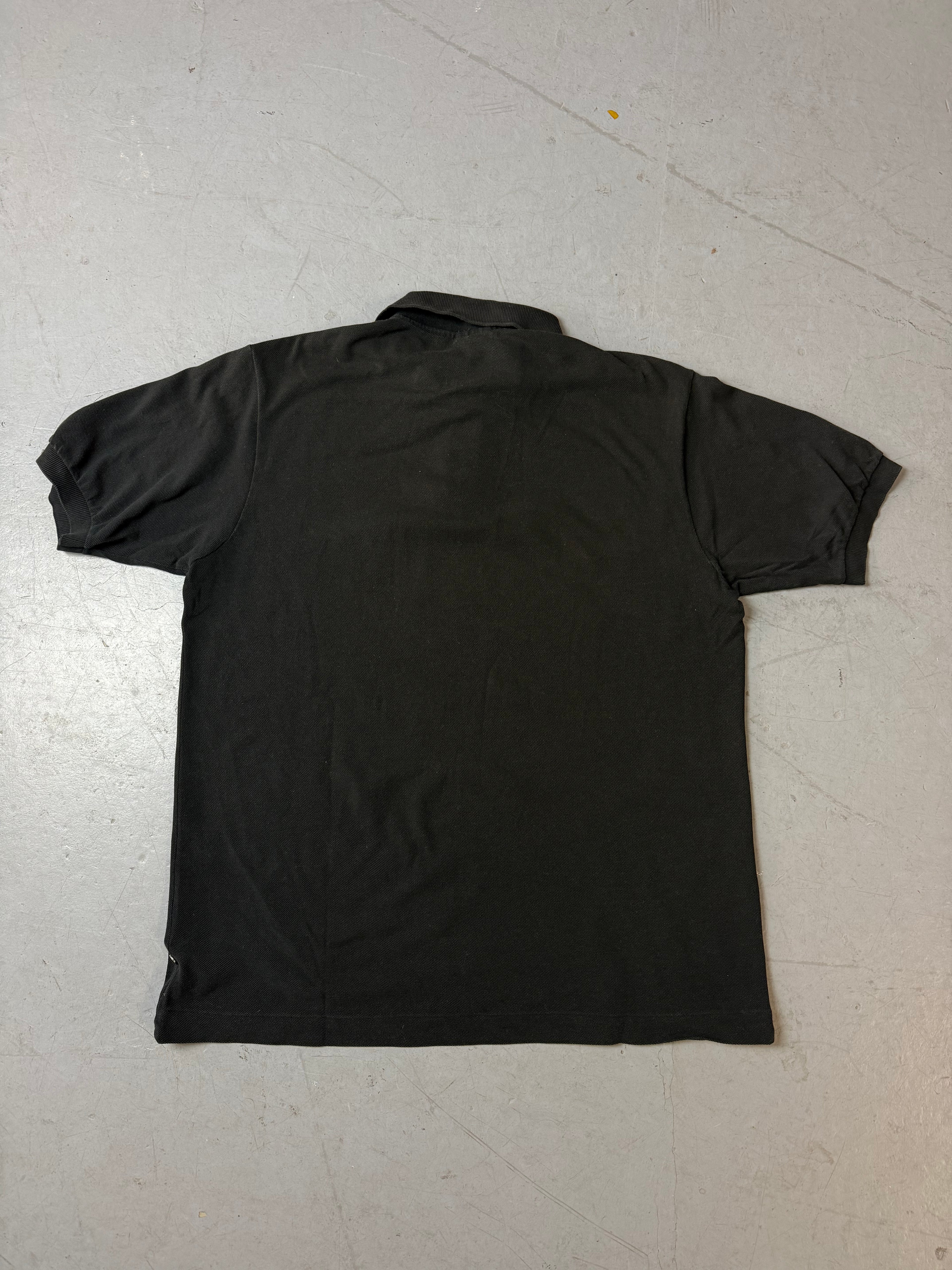 Ein schwarzes Lacoste Polo mit Logo auf der Brust vintage Y2K 
