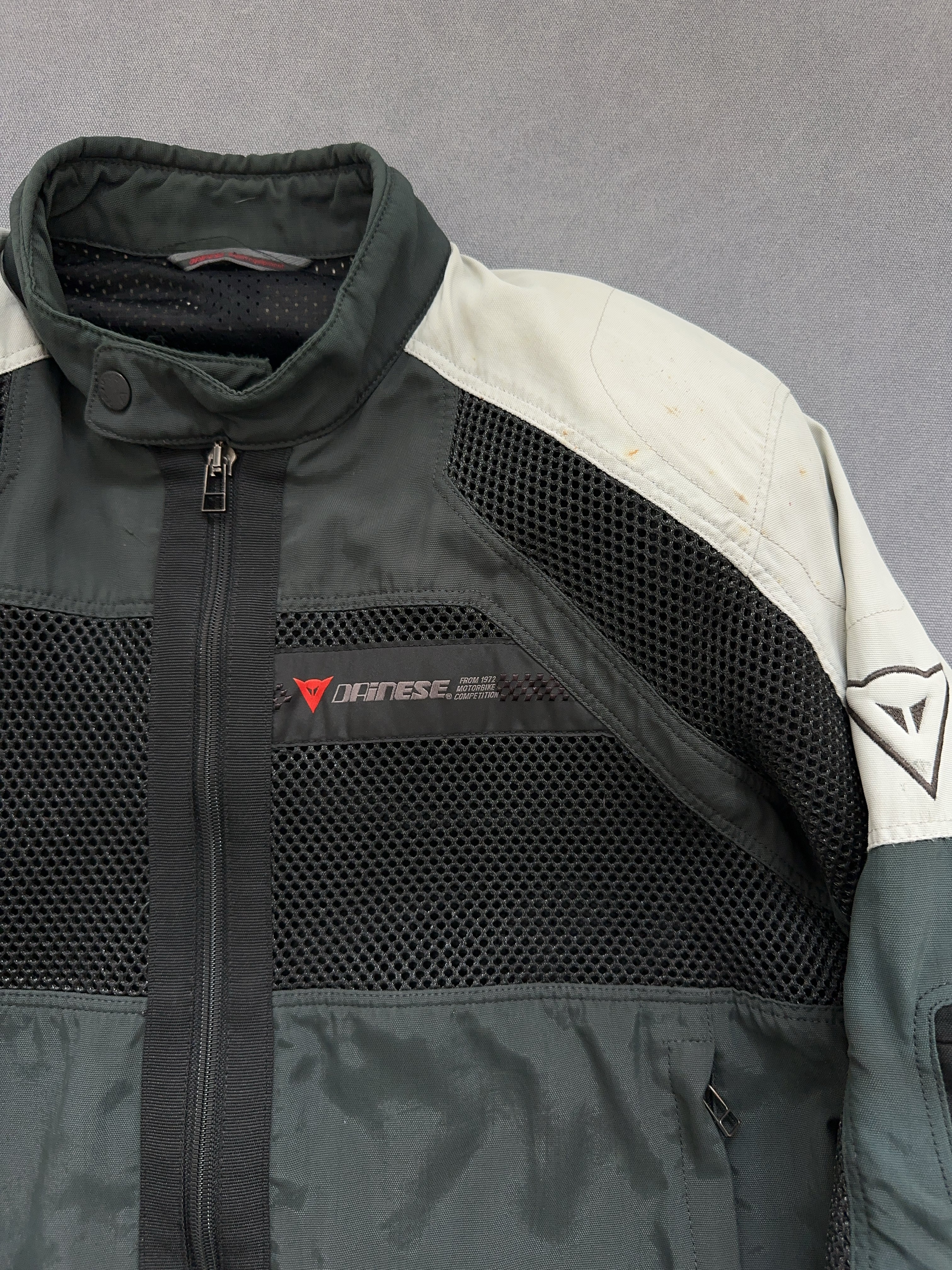 Vintage Dainese Jacke für Herren. Y2K Second Hand 2000s Fashion