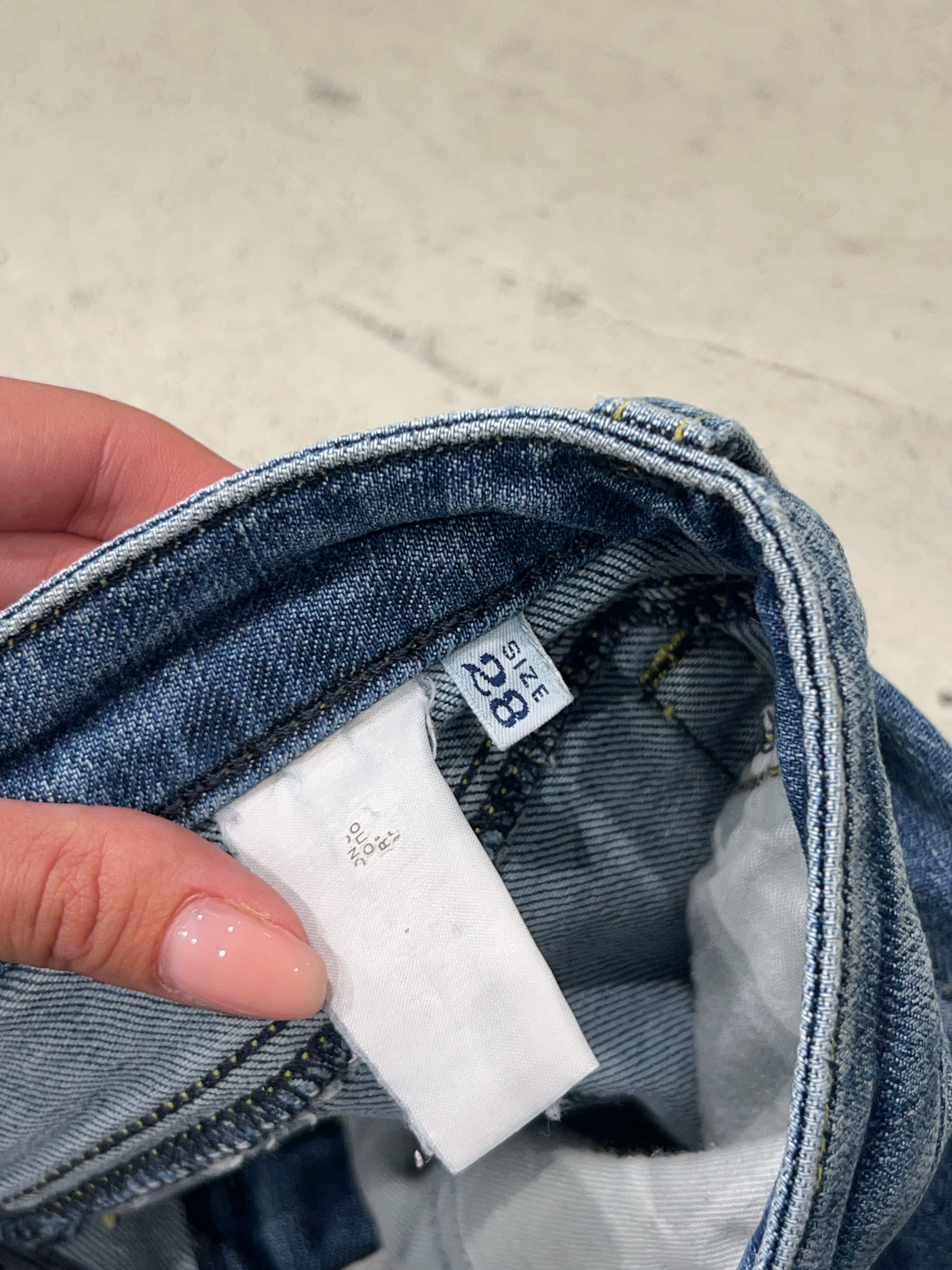 Vintage Armani Jeans Bootcut Jeans für Damen. Y2K Second Hand 2000s Fashion.
