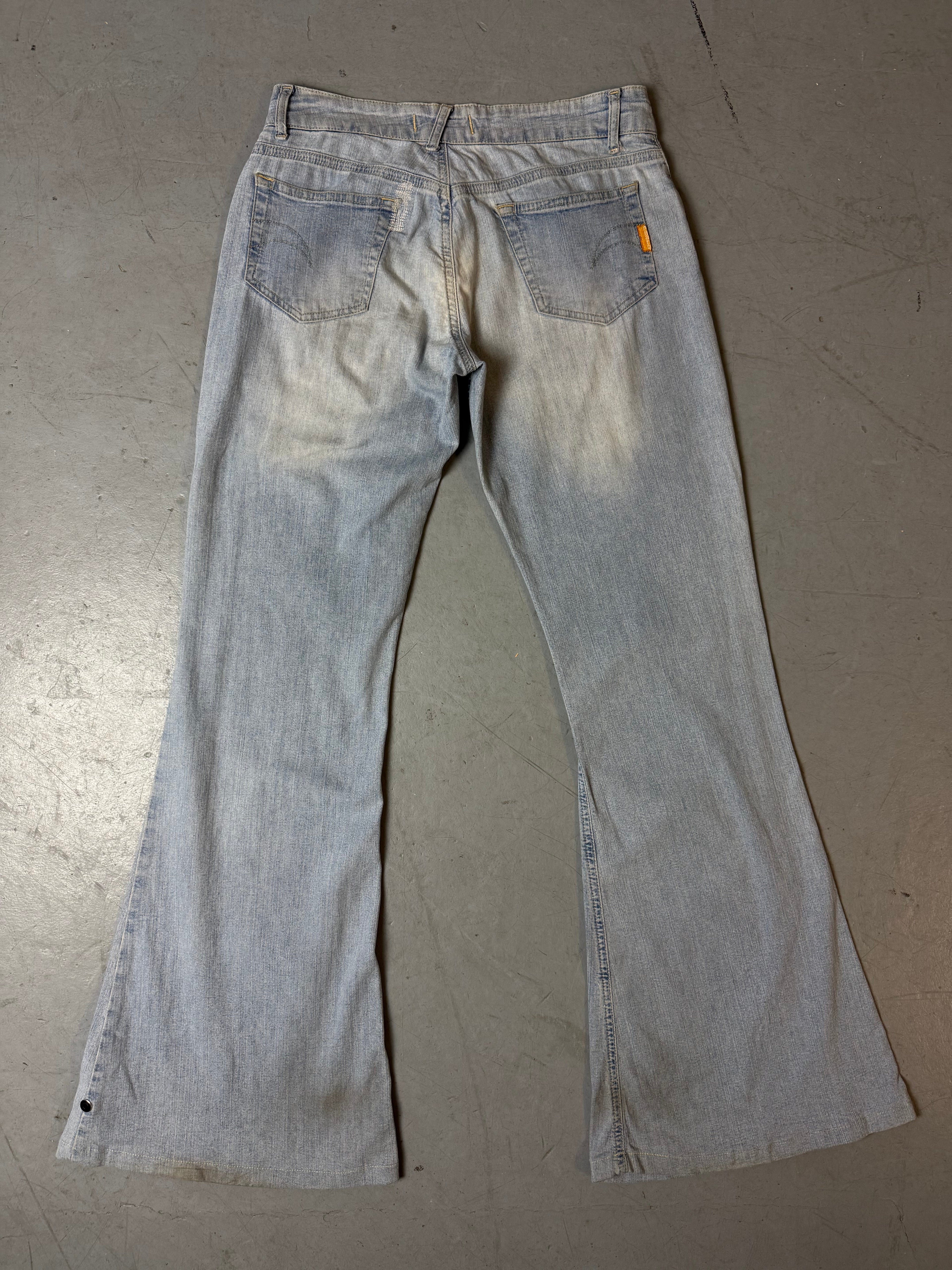 Produktbild von einer Vintage Phard Light Blue Flared Denim von hinten