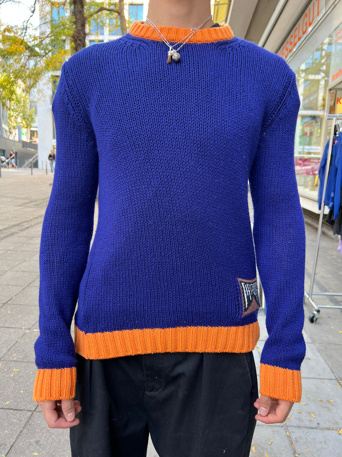 Prada AW18 Graphic Race Logo Knit Sweater (S) Blau Orange Strickpullover von Prada Still Thrifting Vintage Shop