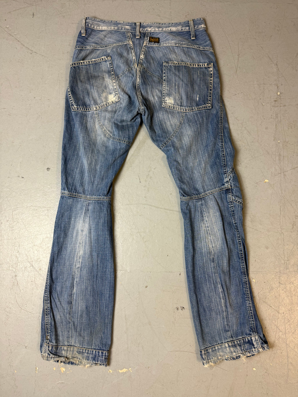 Eine baggy g-Star raw jeans in blauer Waschung 