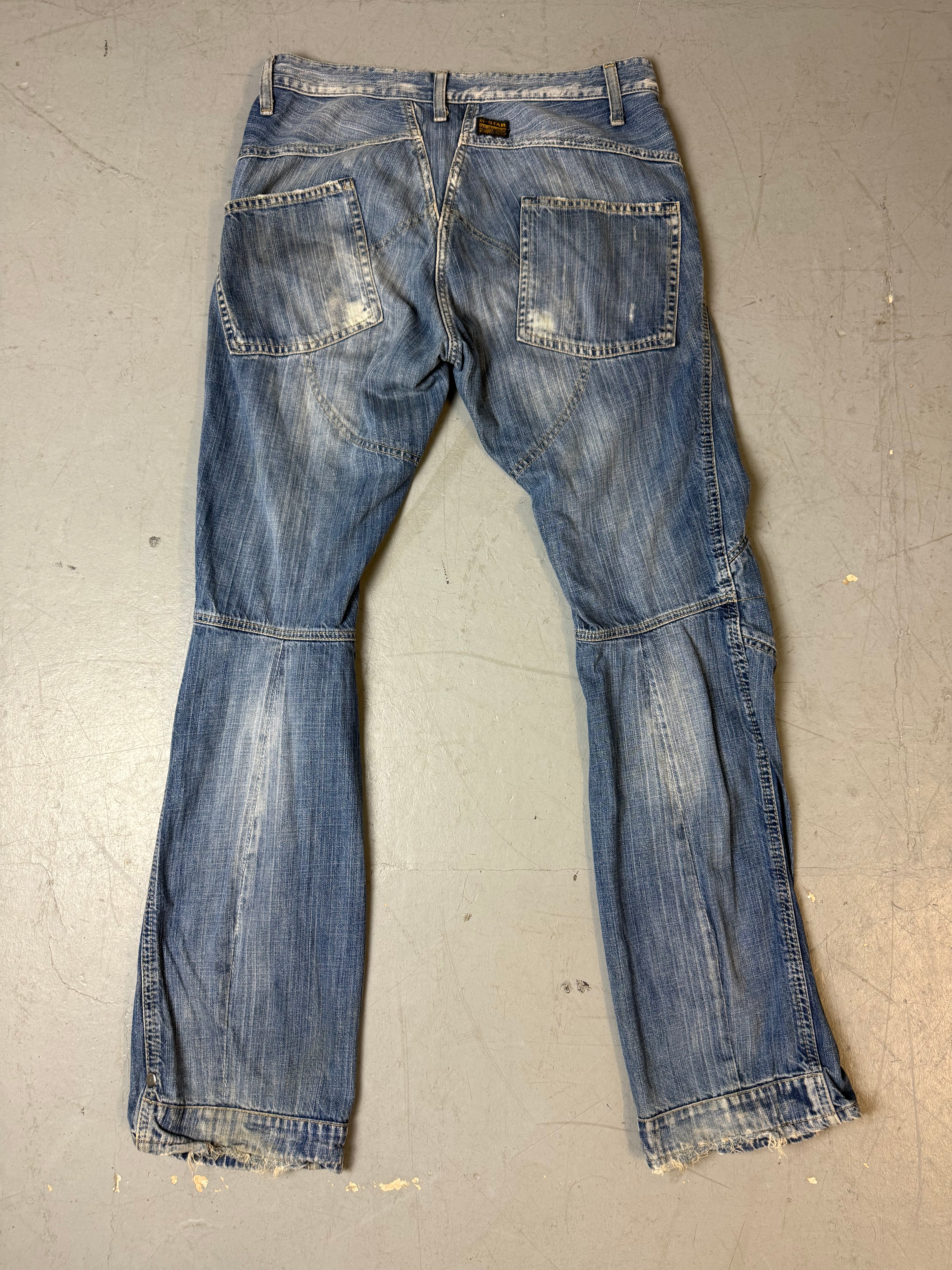 Eine baggy g-Star raw jeans in blauer Waschung 