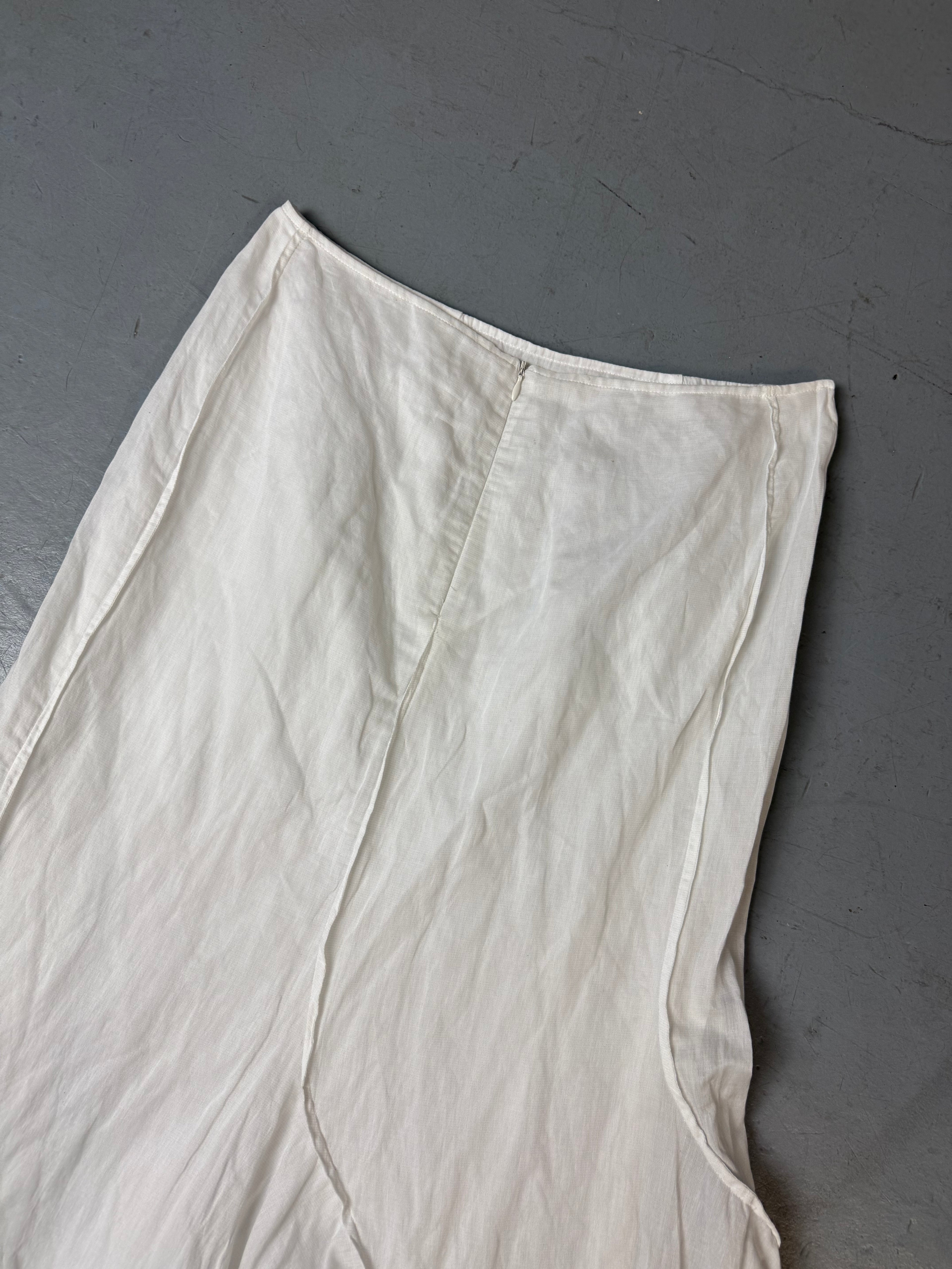 Produktbild von Weisem Maxi Rock auf grauem Boden 