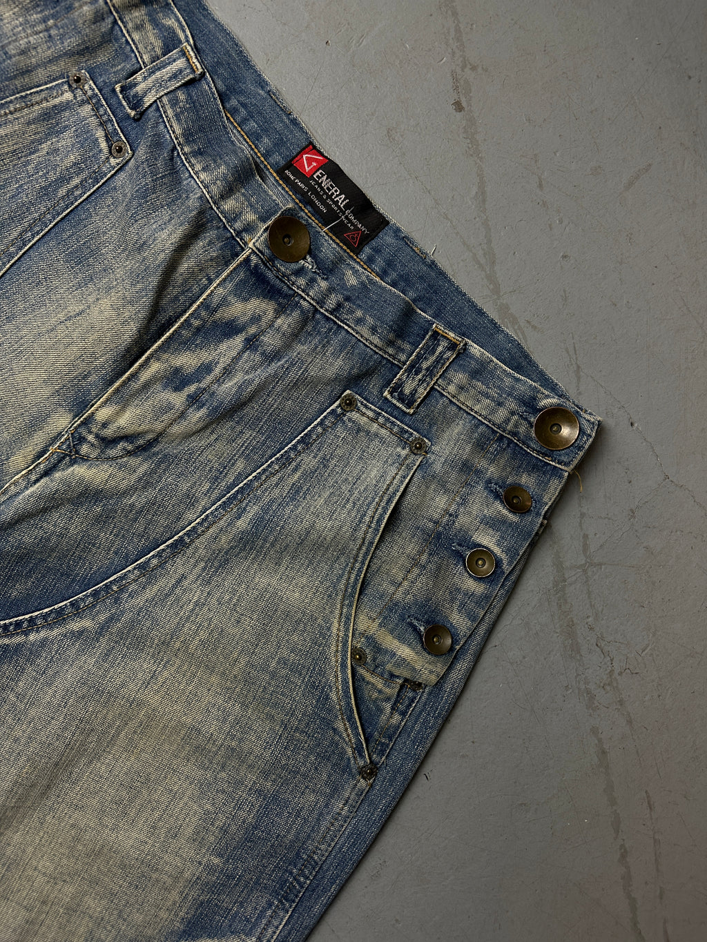 Detailliertes Produktbild von Vintage Side Button Denim L/XL von vorne