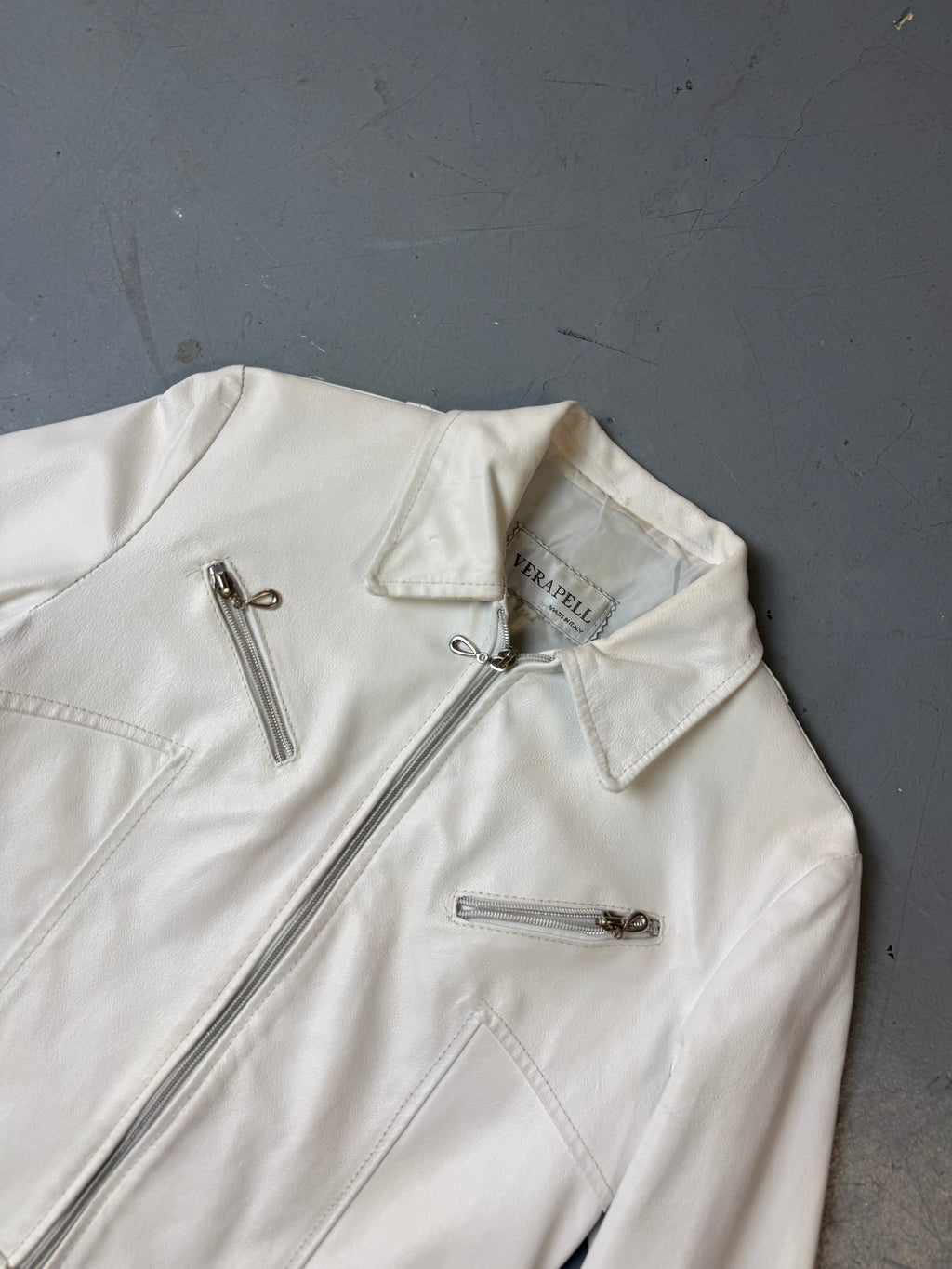 Detailliertes Produktbild von Vintage White Italian Leather Jacket S/M von vorne