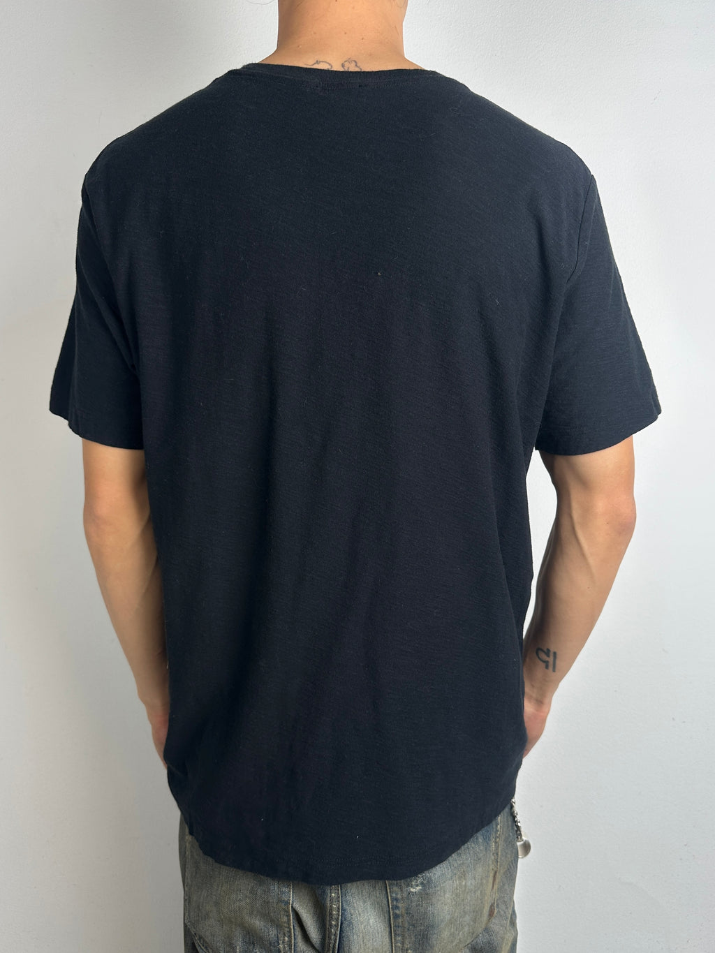 Tragebild von Vintage Black Printed & Studded Diesel T-Shirt von hinten