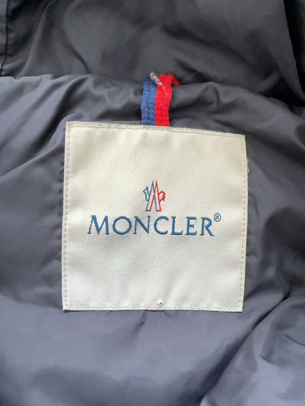 Vintage Moncler Jacke für Damen. Y2K Second Hand 2000s Fashion